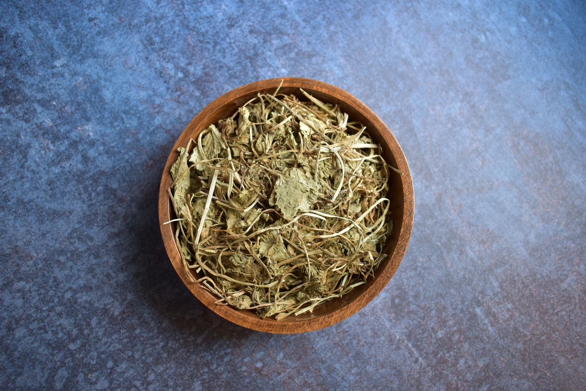青蒿茶长期饮用好吗？功效、注意事项全解析