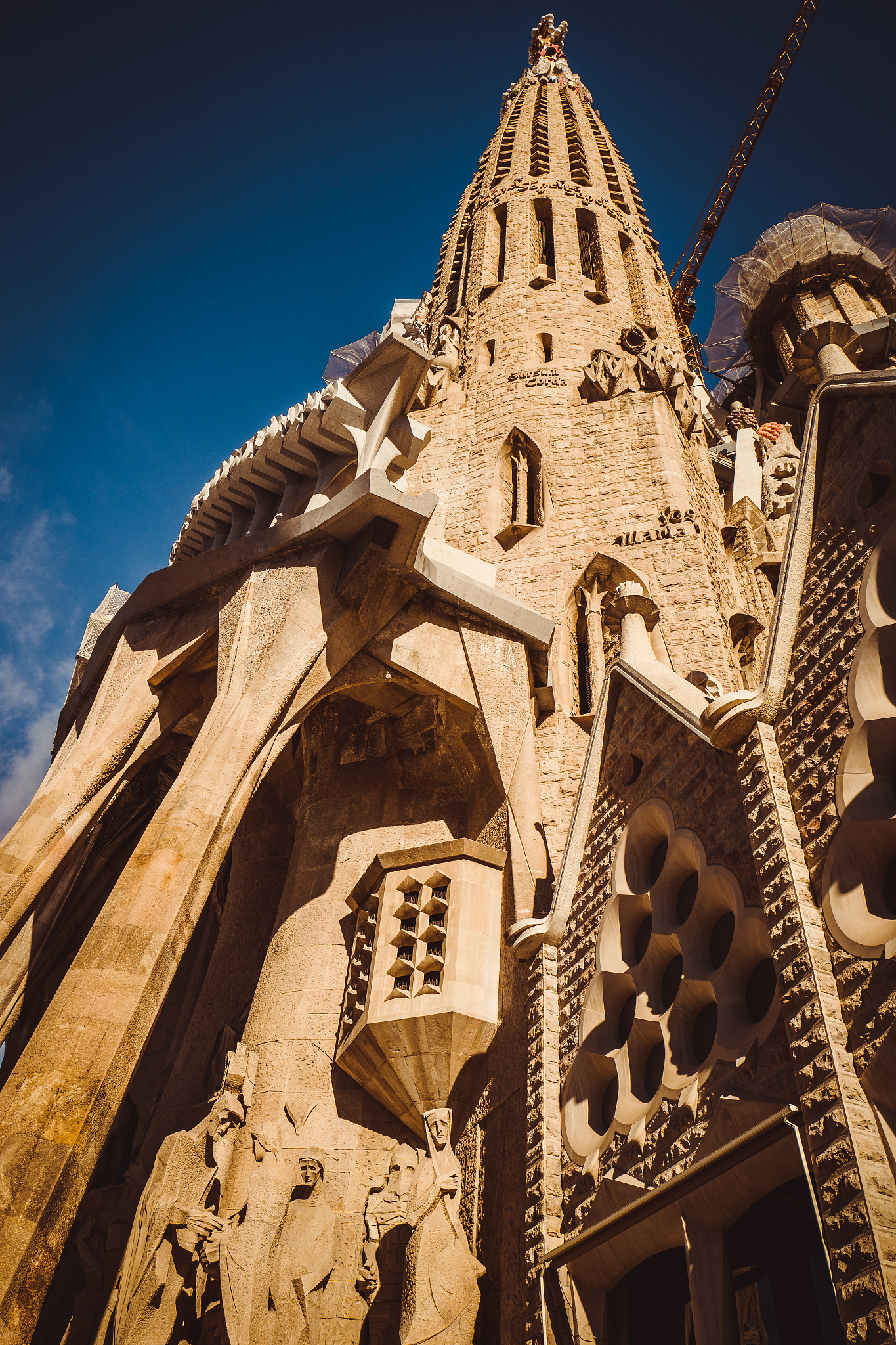 巴塞罗那旅游推荐：探秘高迪建筑，品尝西班牙美食