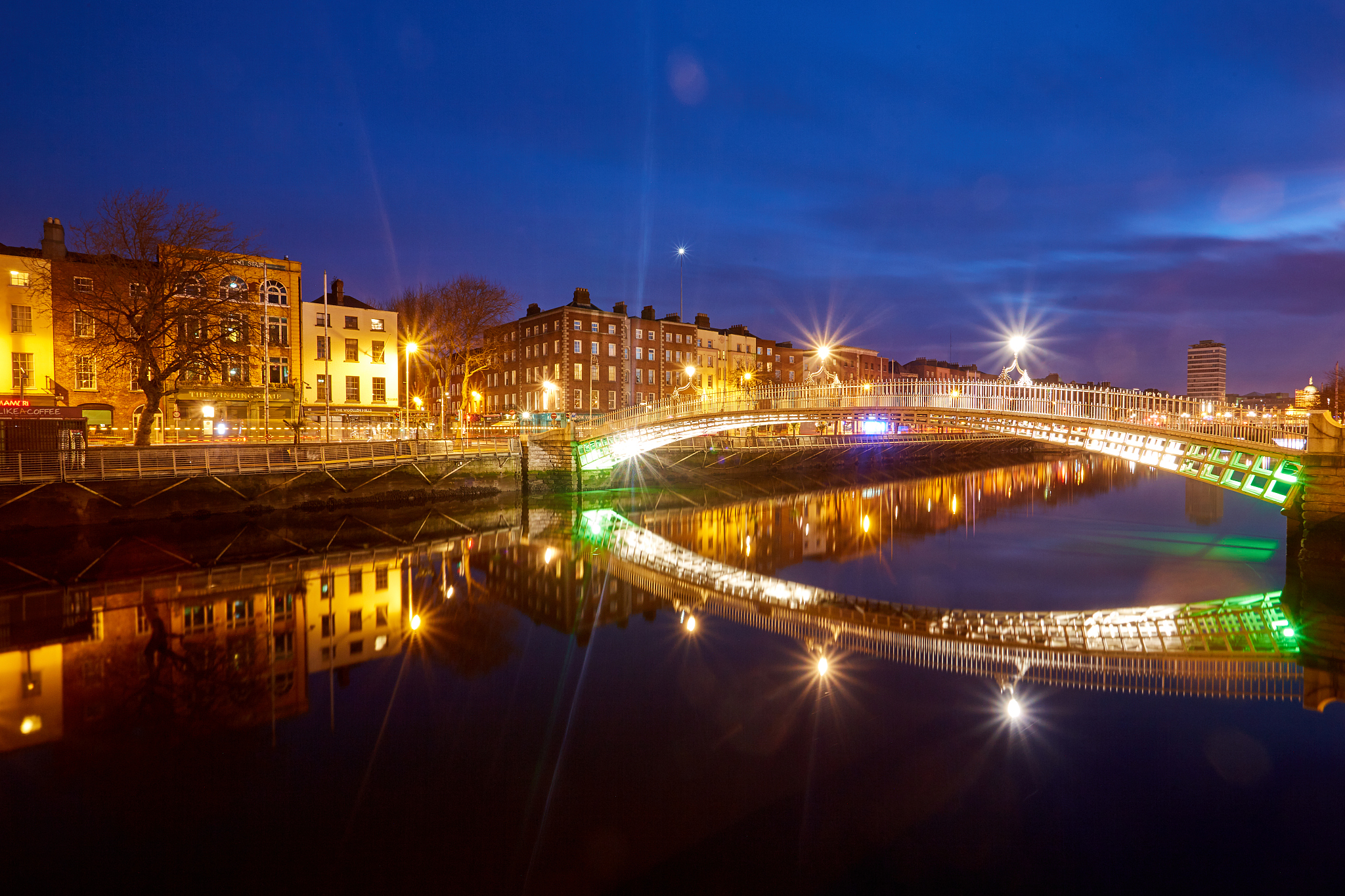 ha'penny bridge, dublin city, ireland