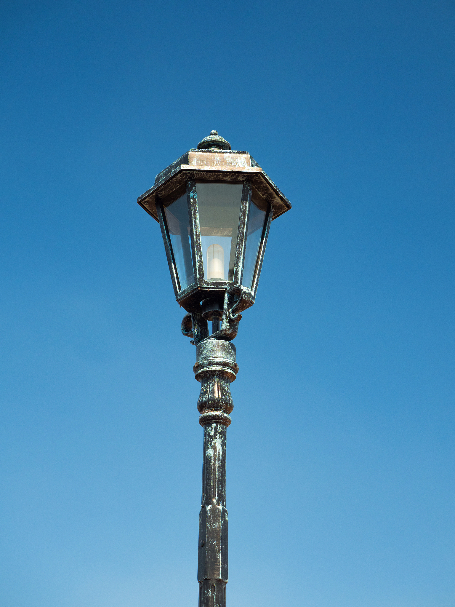 翻译：路灯亮了 - 中文英文对照