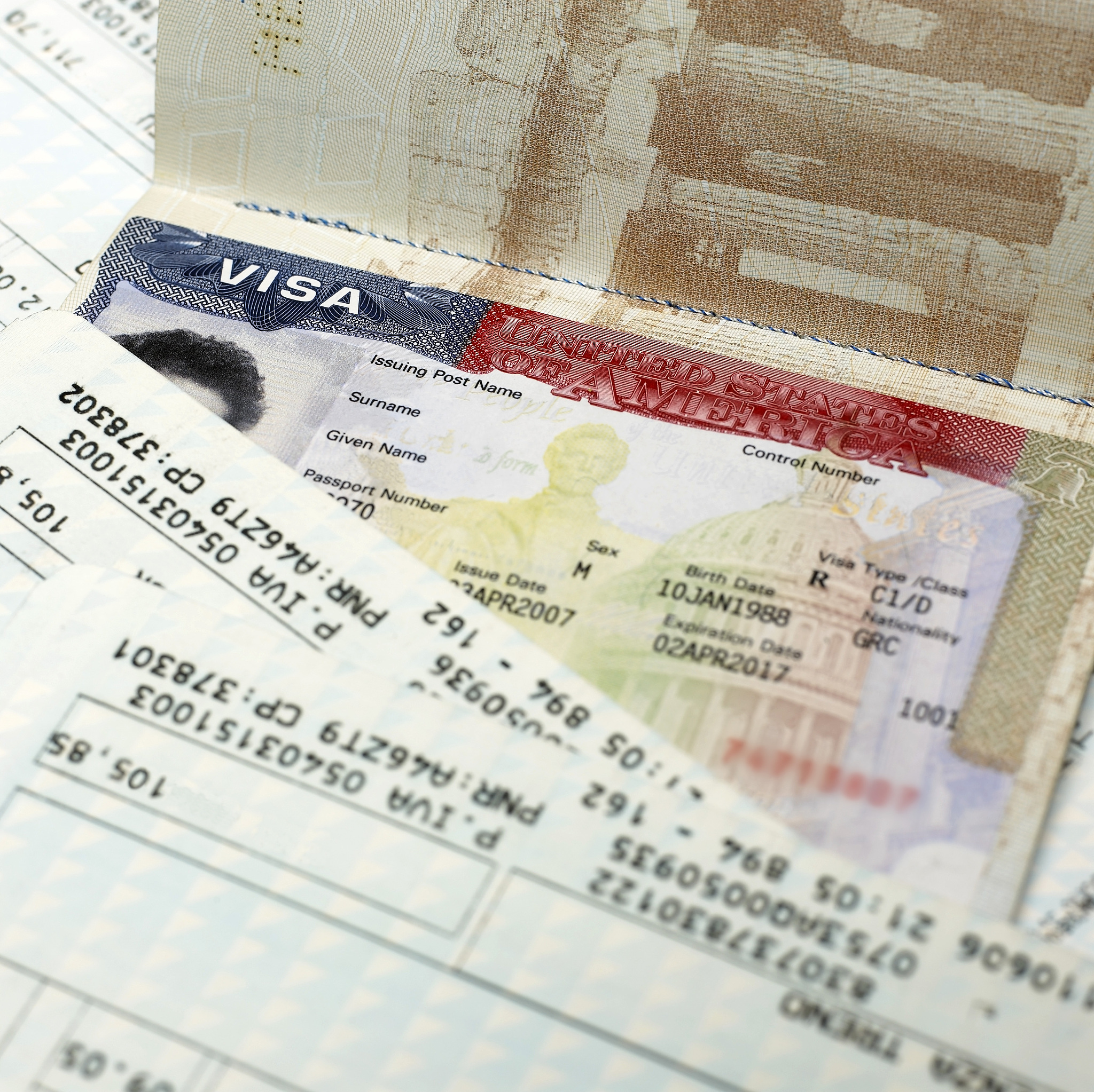 中国公民去海参崴需要签证。海参崴属于俄罗斯目前中国与俄罗斯并未签证互免签证协议。中国公民前往俄罗斯的可以向俄罗斯驻华大使馆申请签证。大使馆会根据当事人的申请材料觉得是否为其办理签证。帮我用180字详细描述