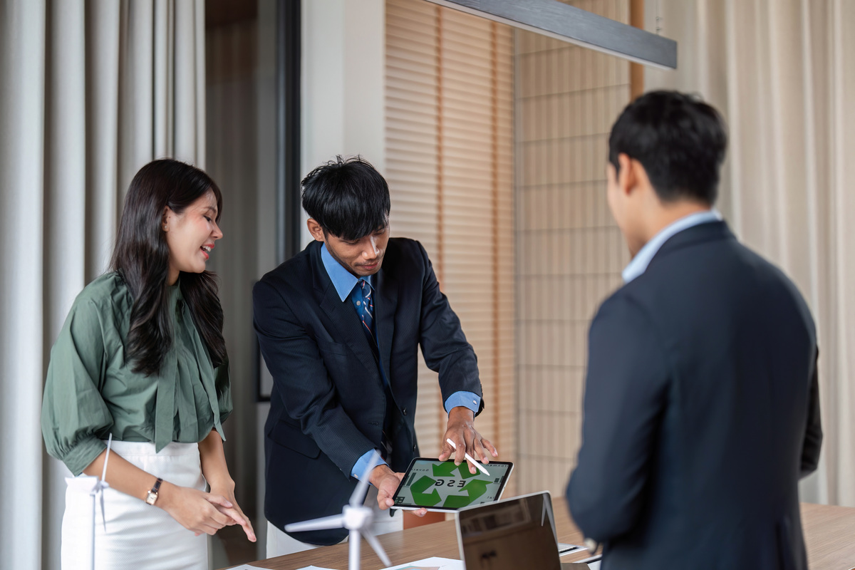 银行客户经理和第一次见面的客户吃饭怎么提酒
