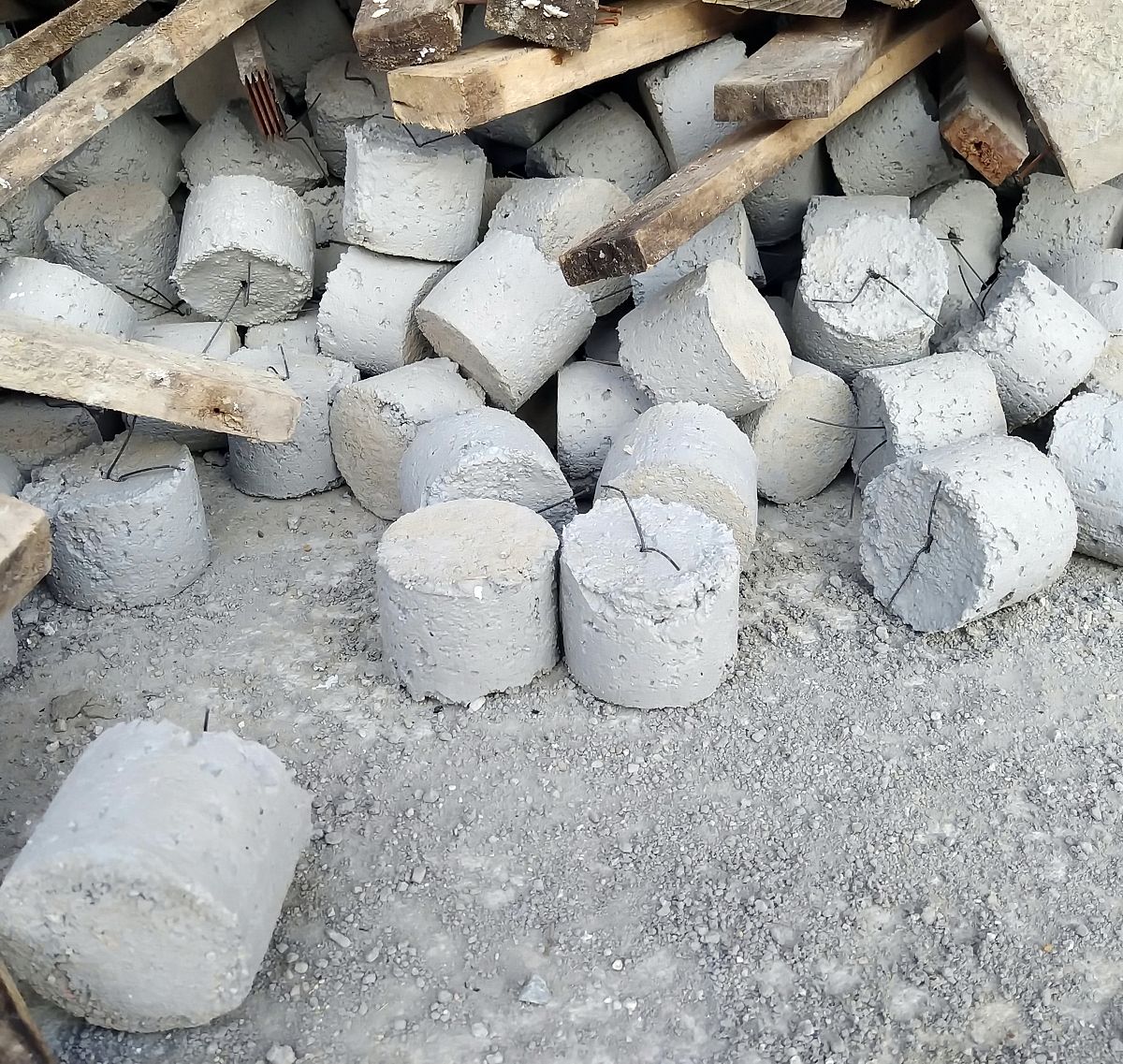 碎石块填充材料制备步骤及注意事项