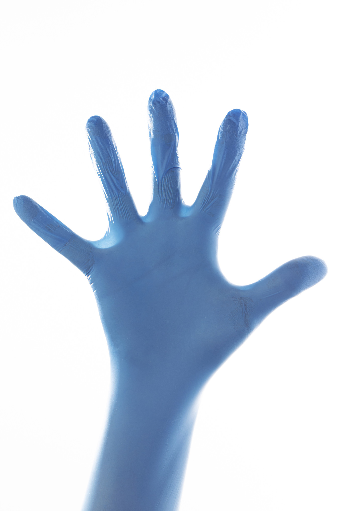 hand in blue glove showing number five with fingers.