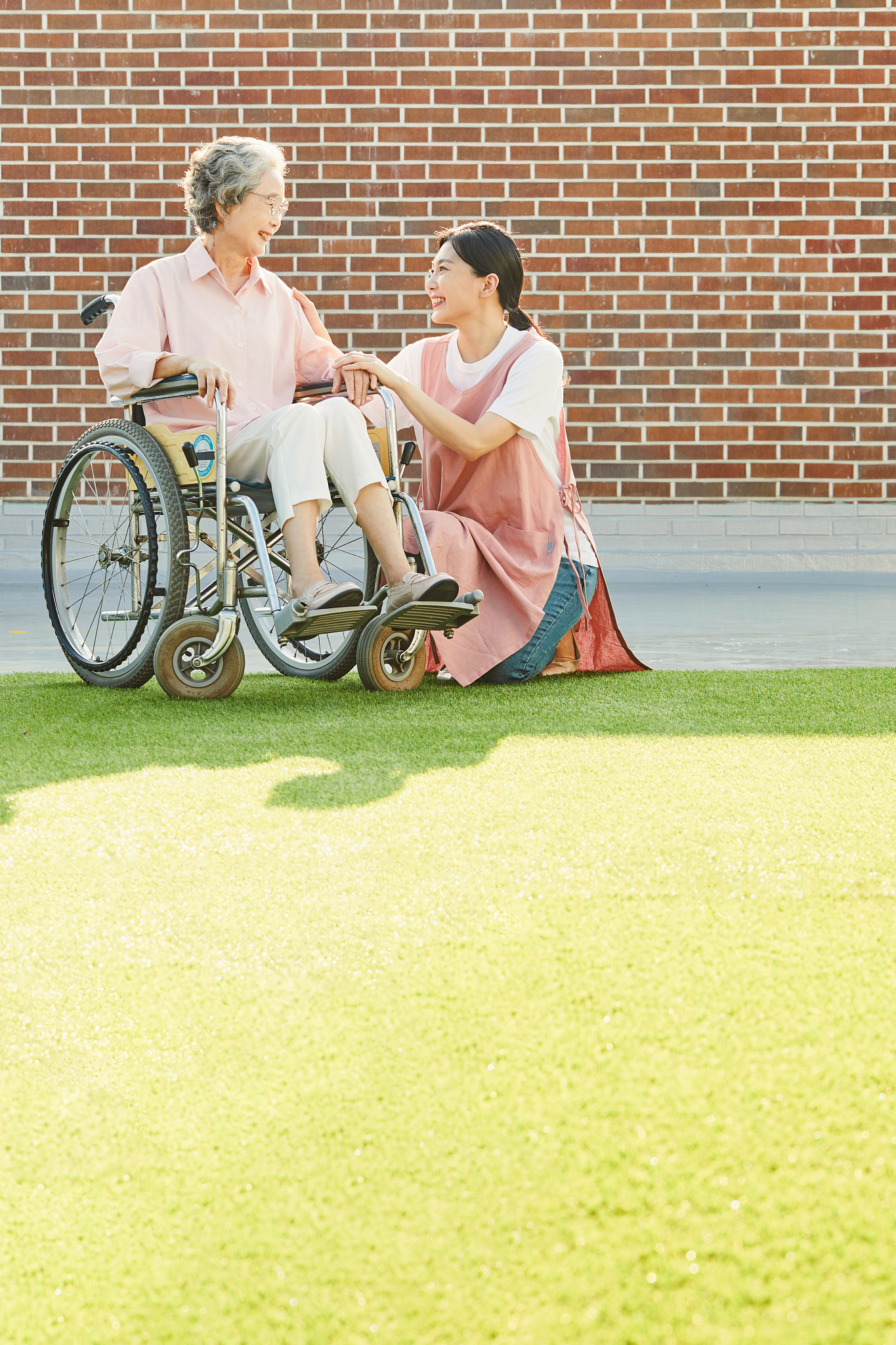 初中毕业读护理专业就业优势：实用性强、前景广阔、薪资高