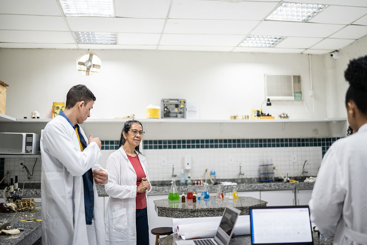 成都卫生学校中药制药专业：培养中药制剂人才，就业前景广阔