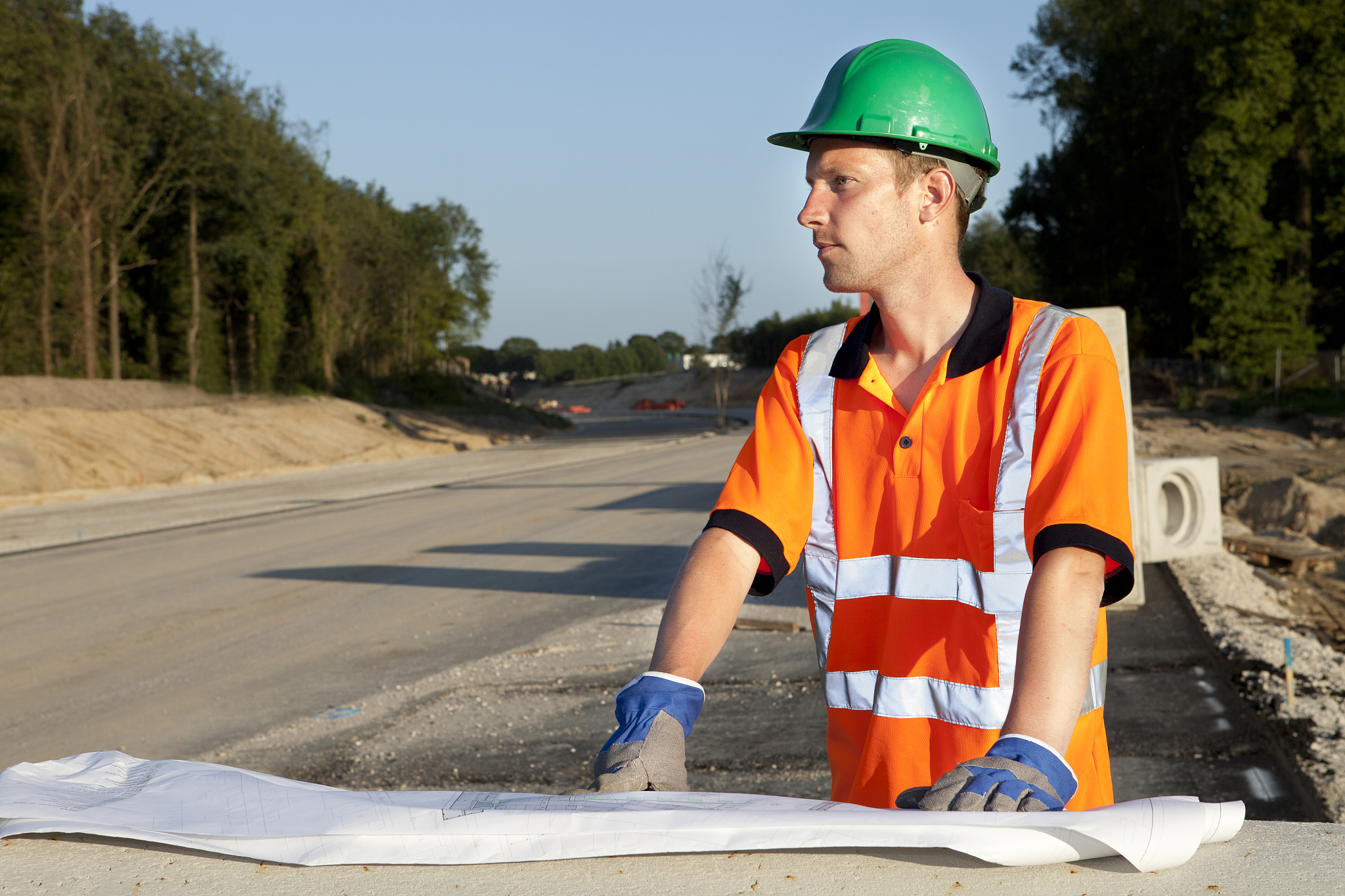 constructionworker looking on blueprint.