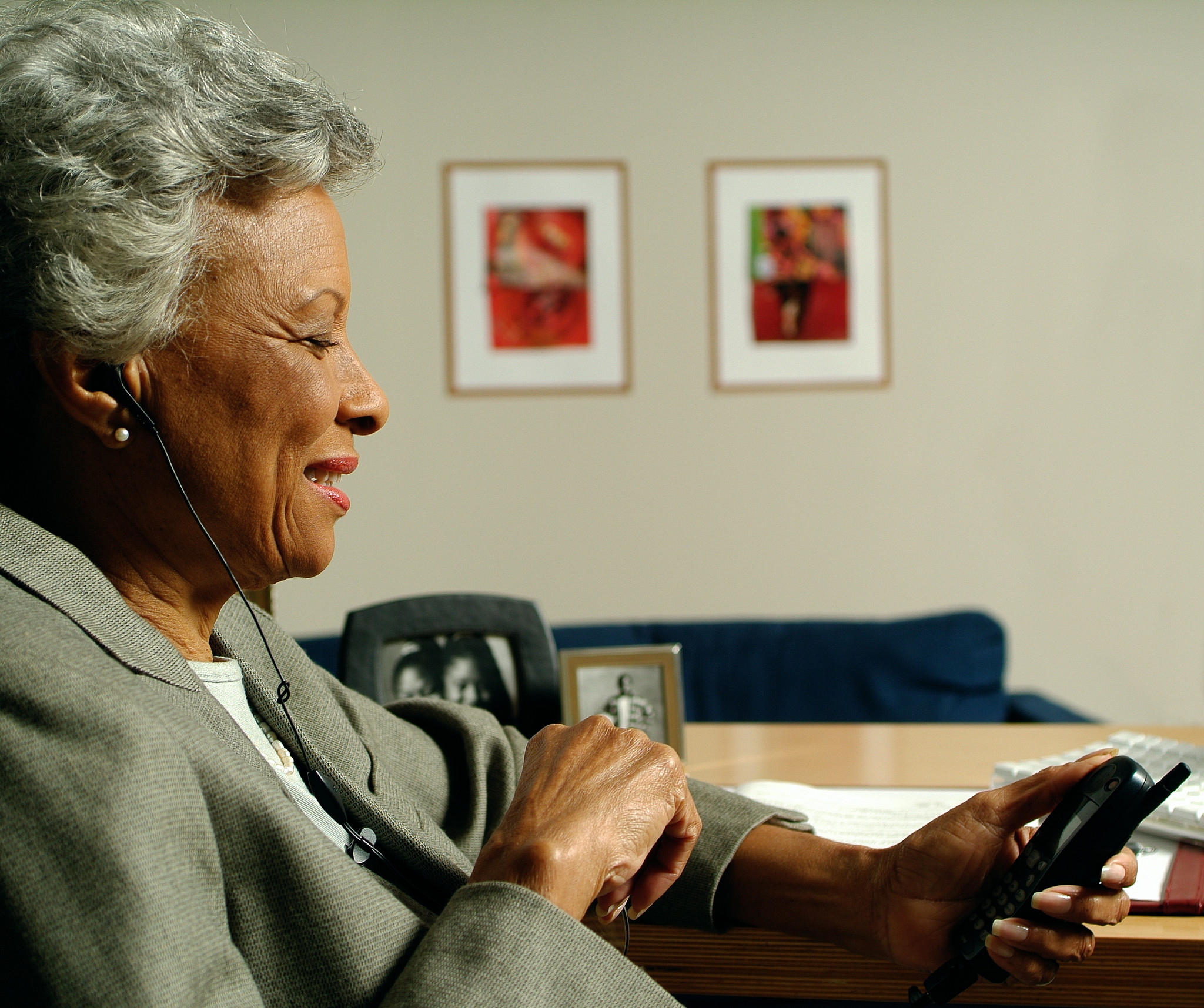 生成关于【基于表情识别的独居老人情感状态监护系统】论文的160个字的评语