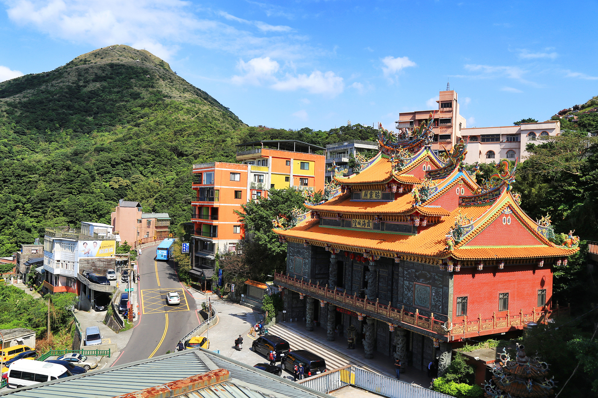 旅游服务中心作用200字