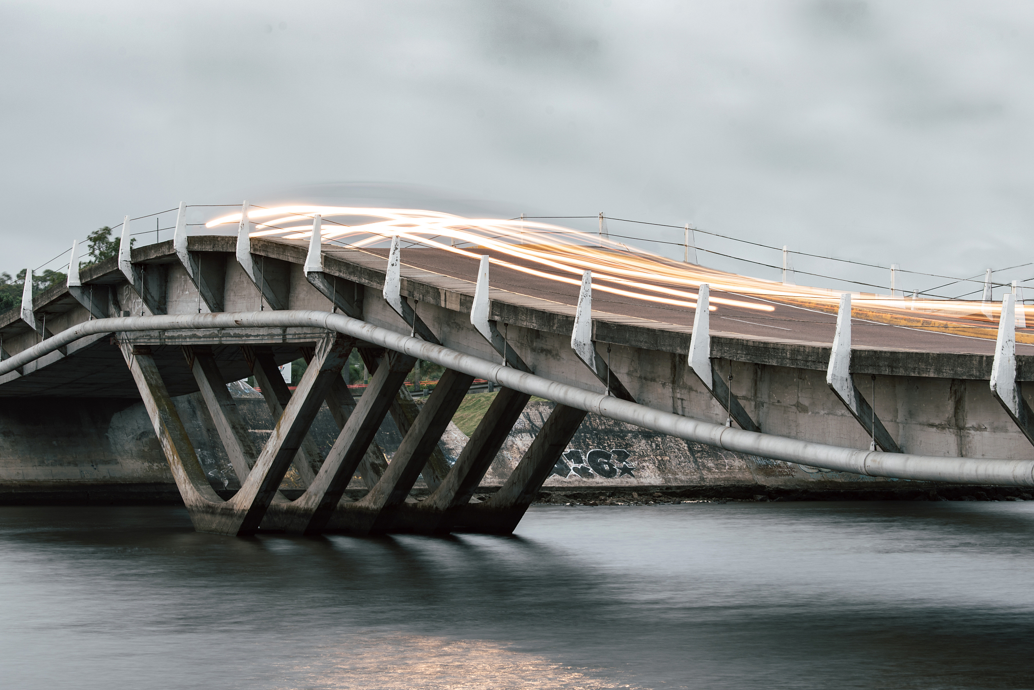 写一个杭州一个地区廊桥的毕业设计论文