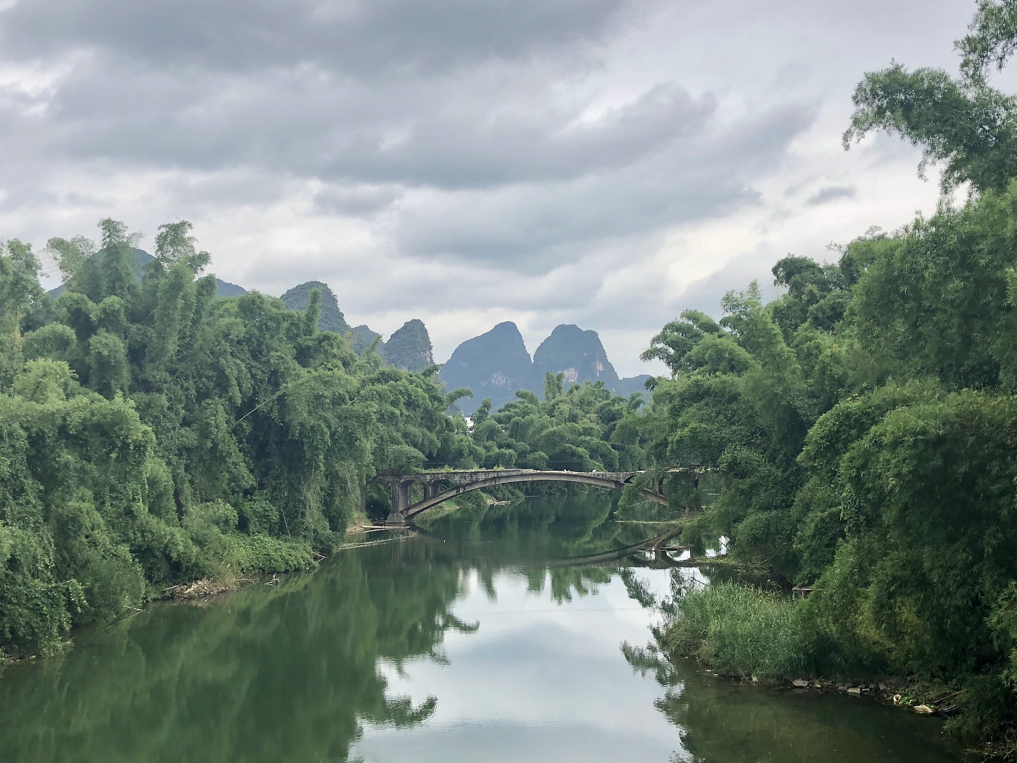 广西凤凰山：桂林山水壮丽景观，登山探秘历史文化
