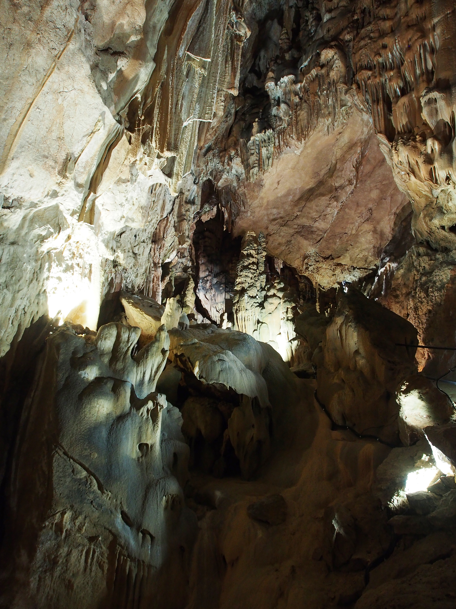 speleology, the concept of active recreation, extreme travel.