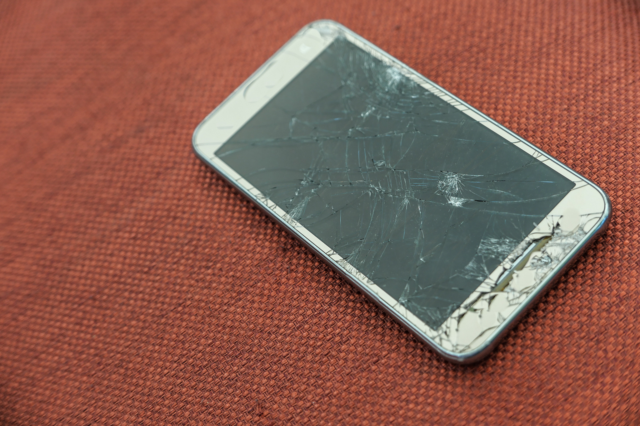 手机屏幕乱点怎么办？教你解决方法！