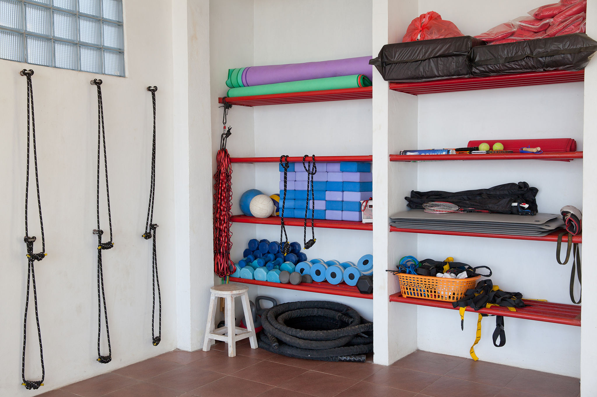 活动中心值班、器材管理、球类维护、搬运工具等工作内容