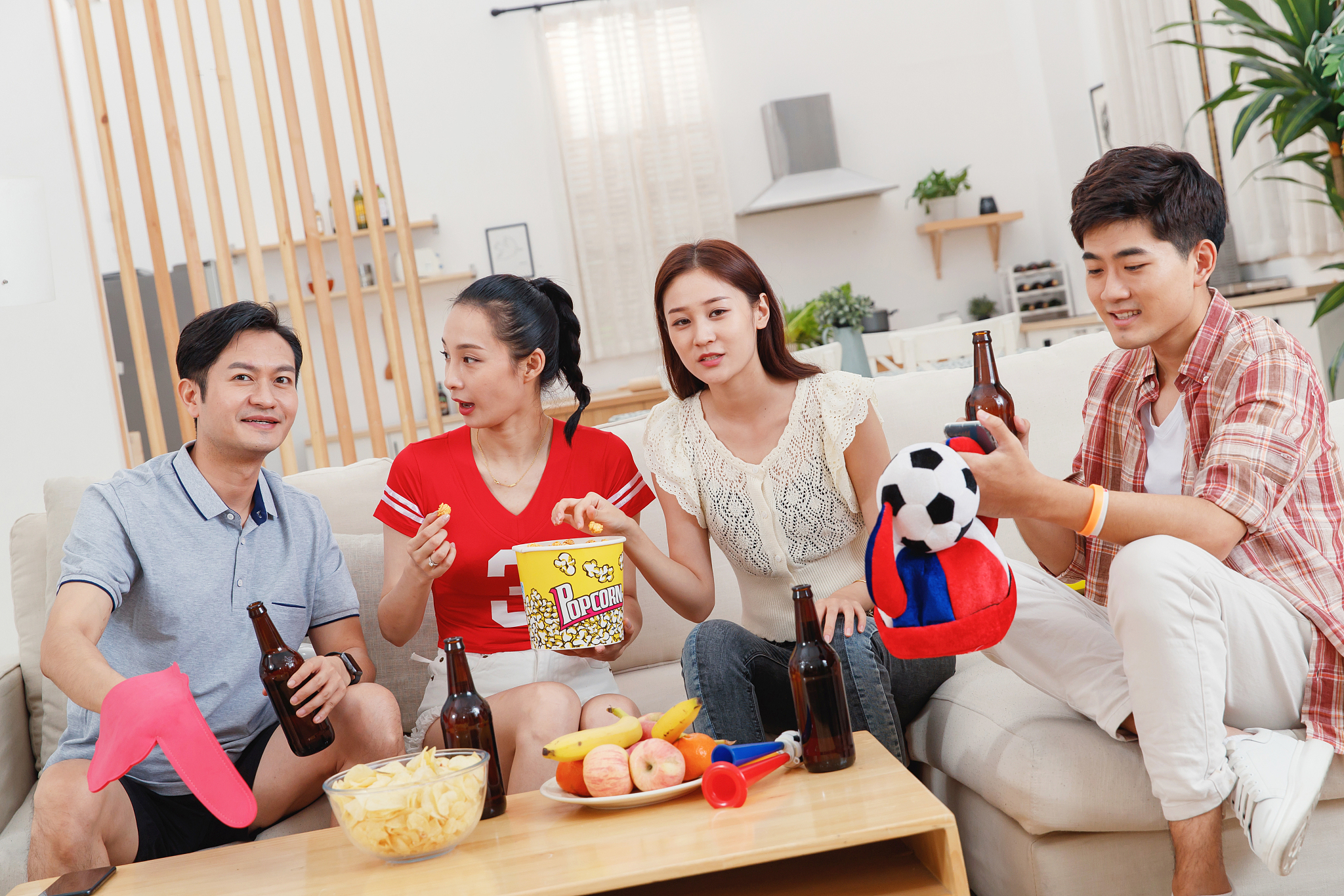 写一段好朋友来家里做客的综艺的开场白