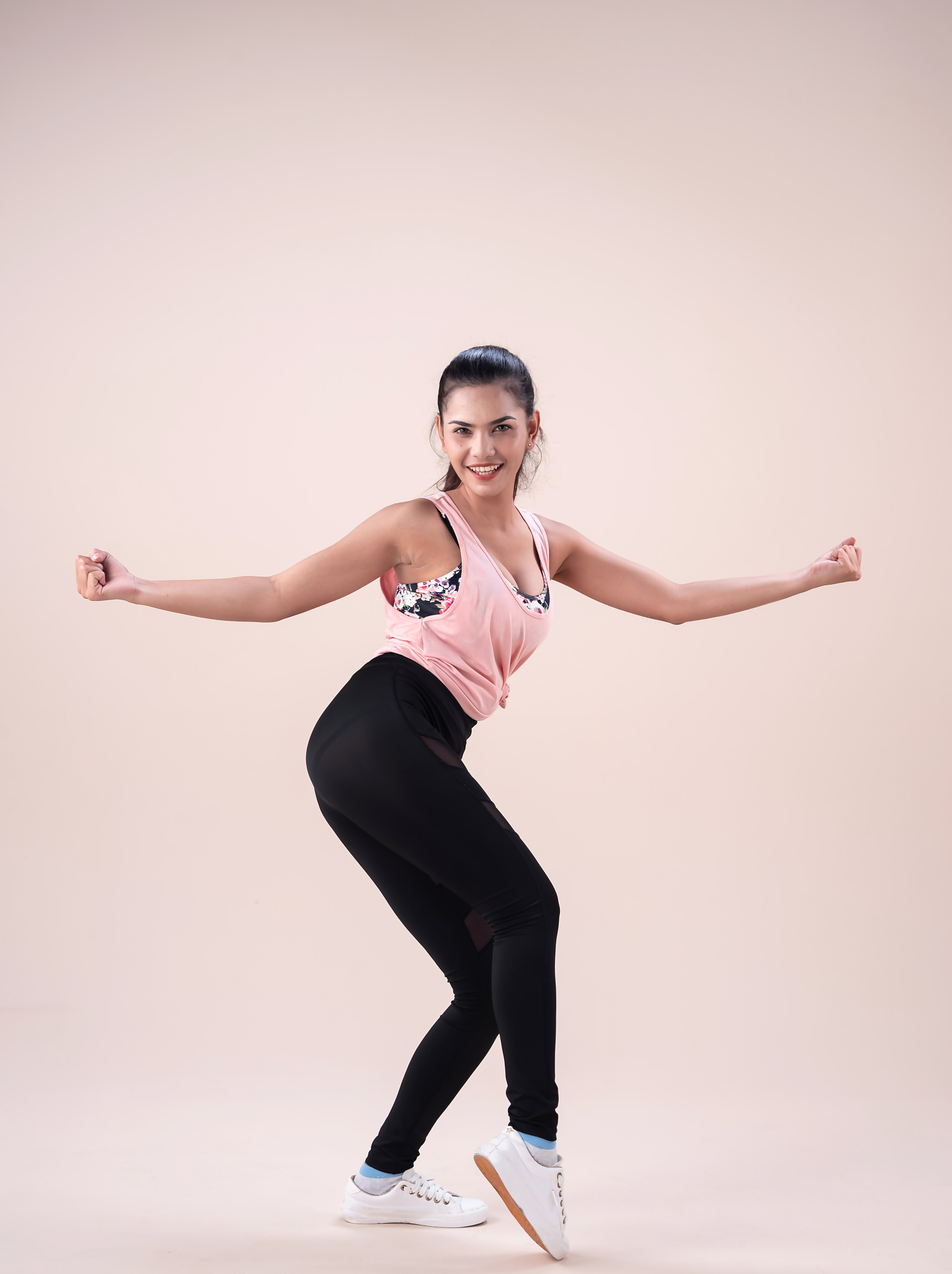 舞蹈生夏天裹保鲜膜暴汗减肥？真相和风险！