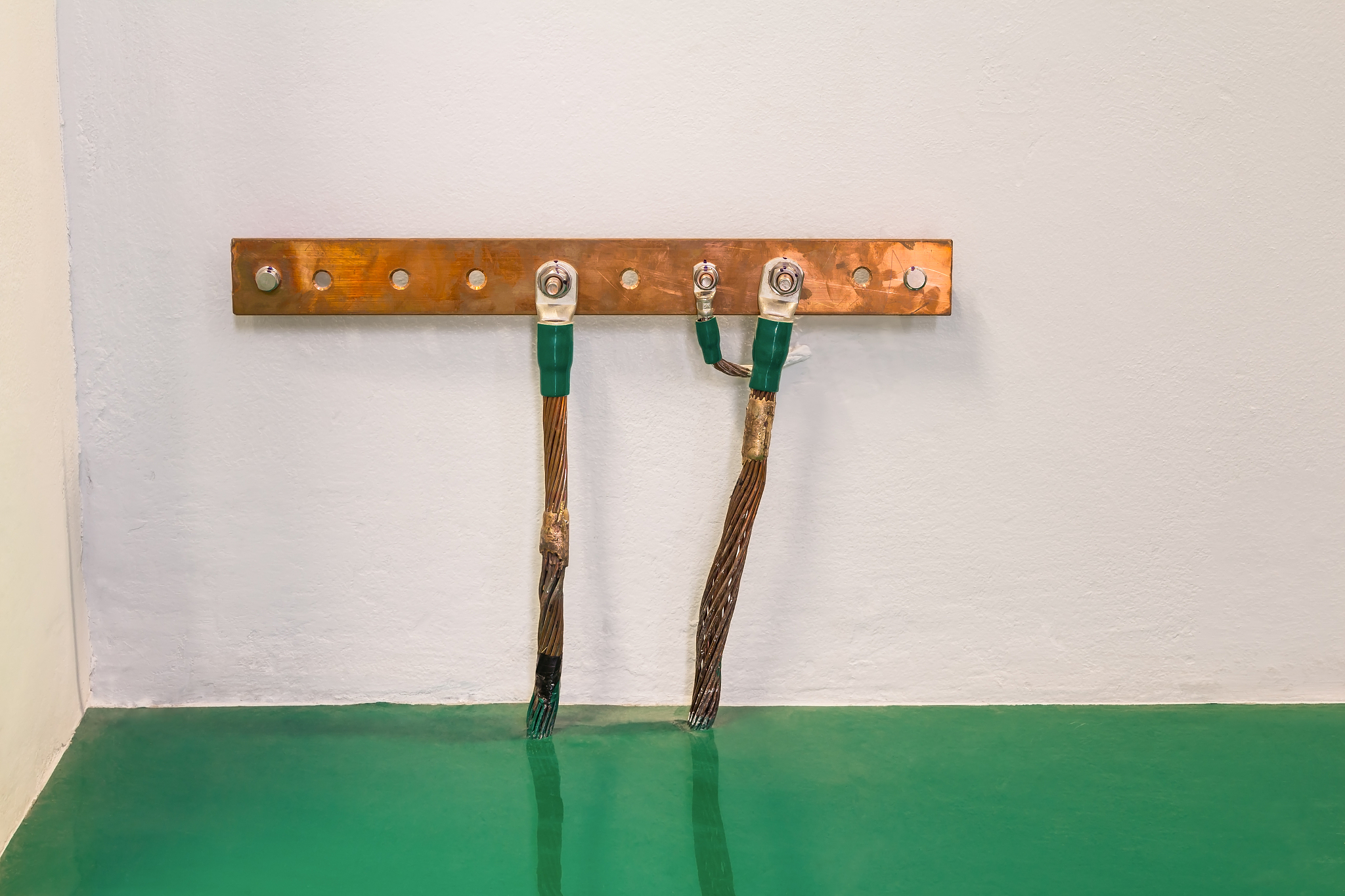 低压系统电击防护措施详解：原理与方法