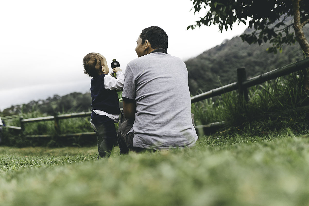 父亲节：我和爸爸在公园的珍贵照片