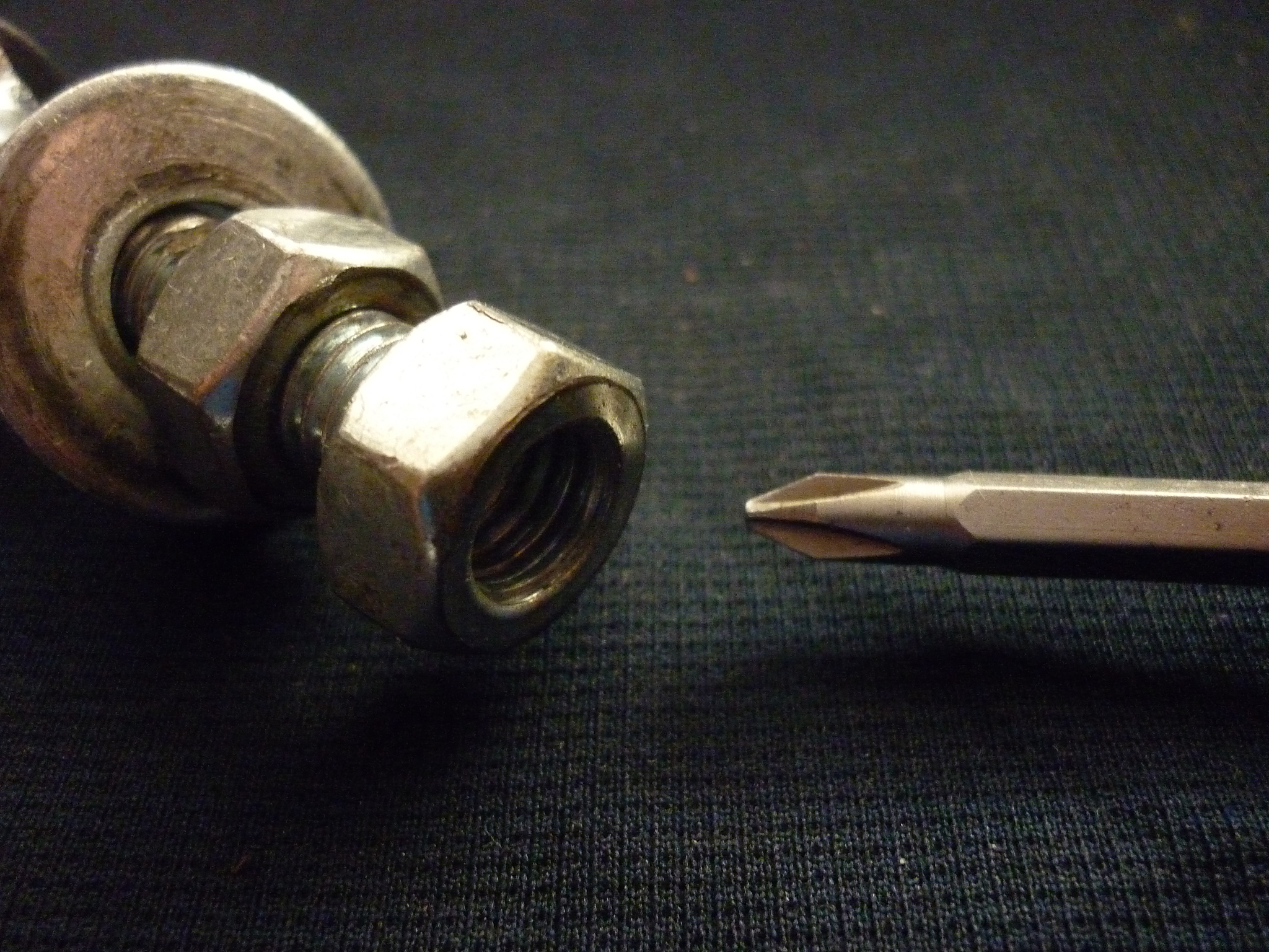 螺丝头部打滑了该怎么处理