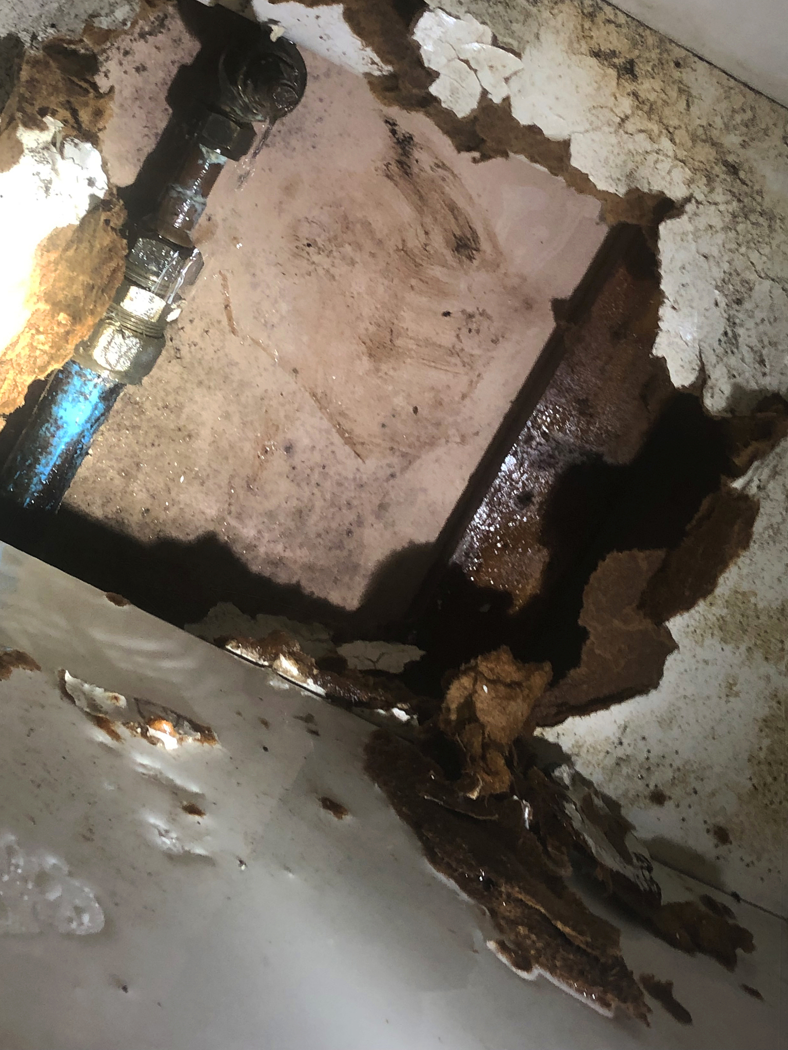 请写出地下渗漏的案例以及其解决办法