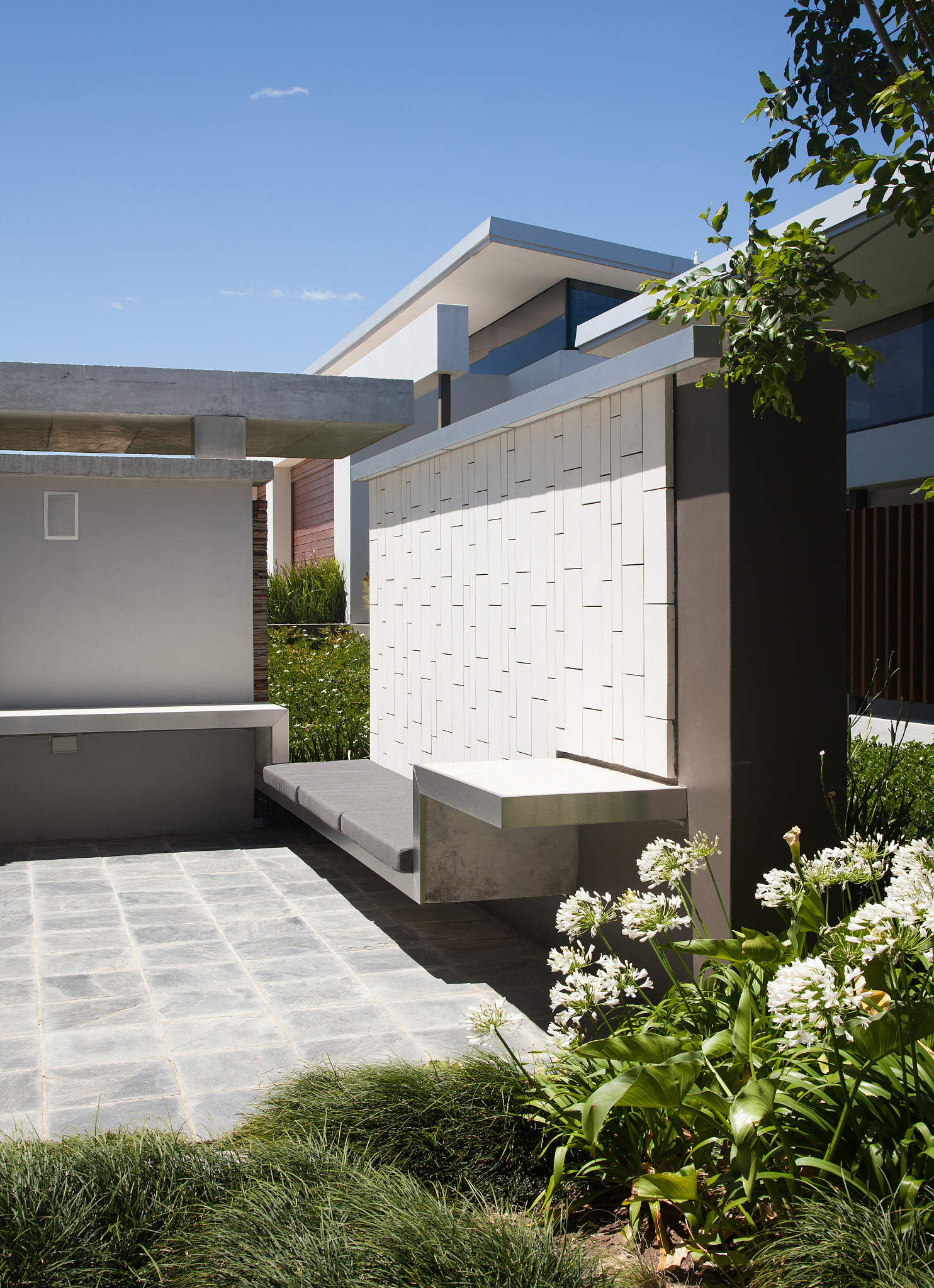 别墅设计要点：室内、庭院、外观设计全解析