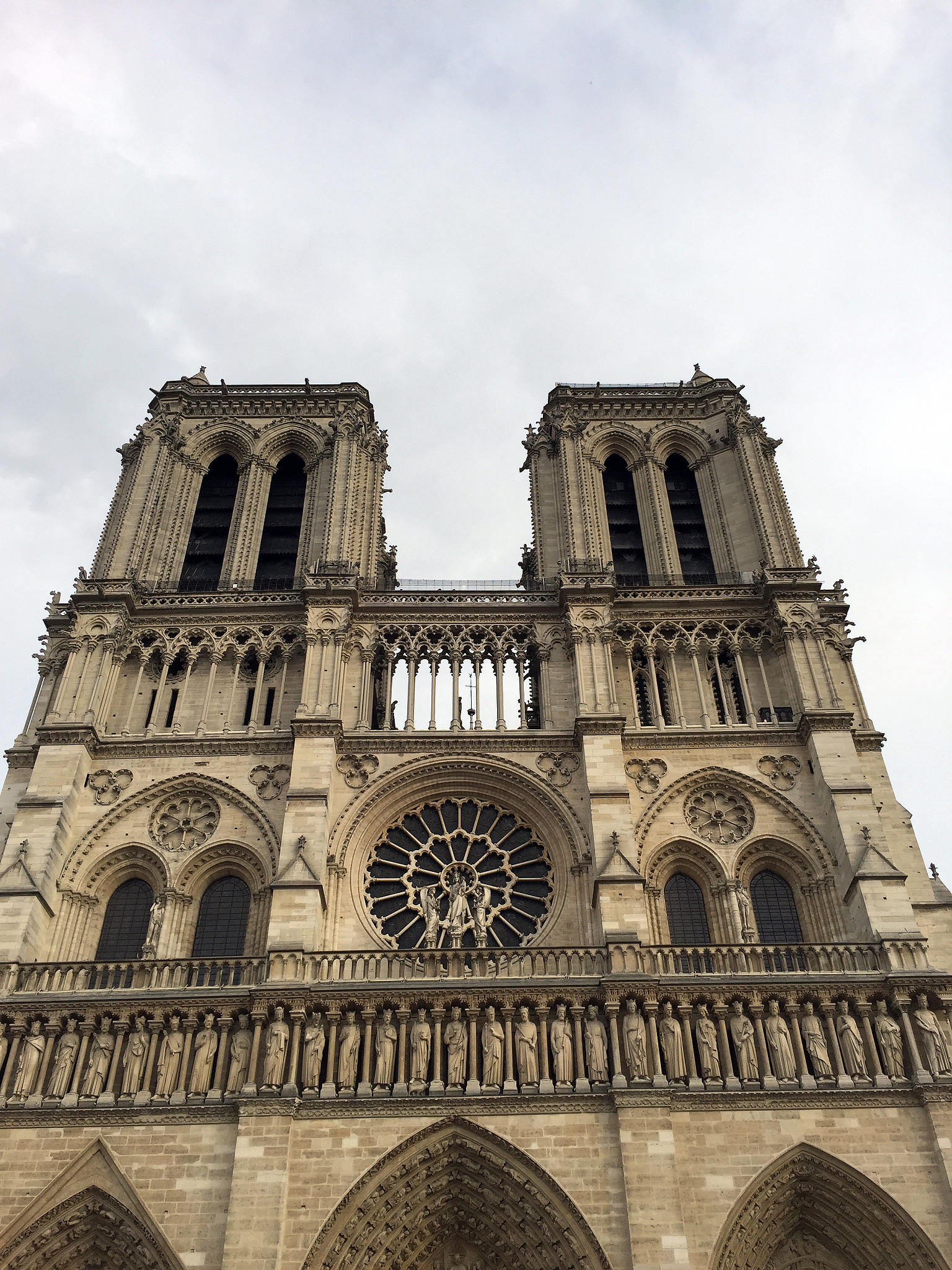 巴黎圣母院：哥特式建筑的杰作