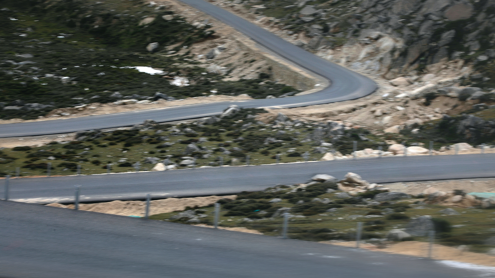山地道路驾驶技巧：安全驾驶指南