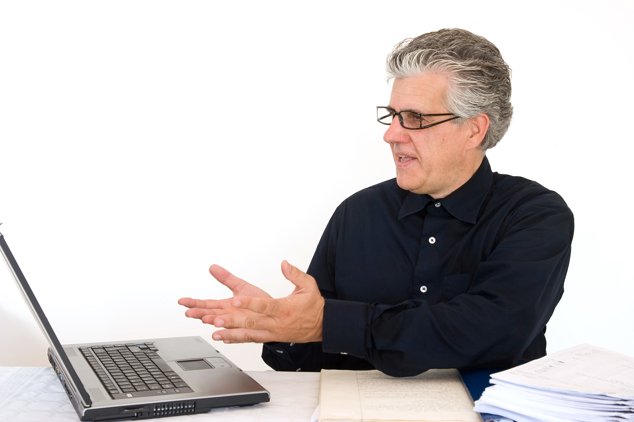 以我的角度写一份聚焦个人成长中心理问题的大学心理课课后报告用夹叙夹议同时满足2000字