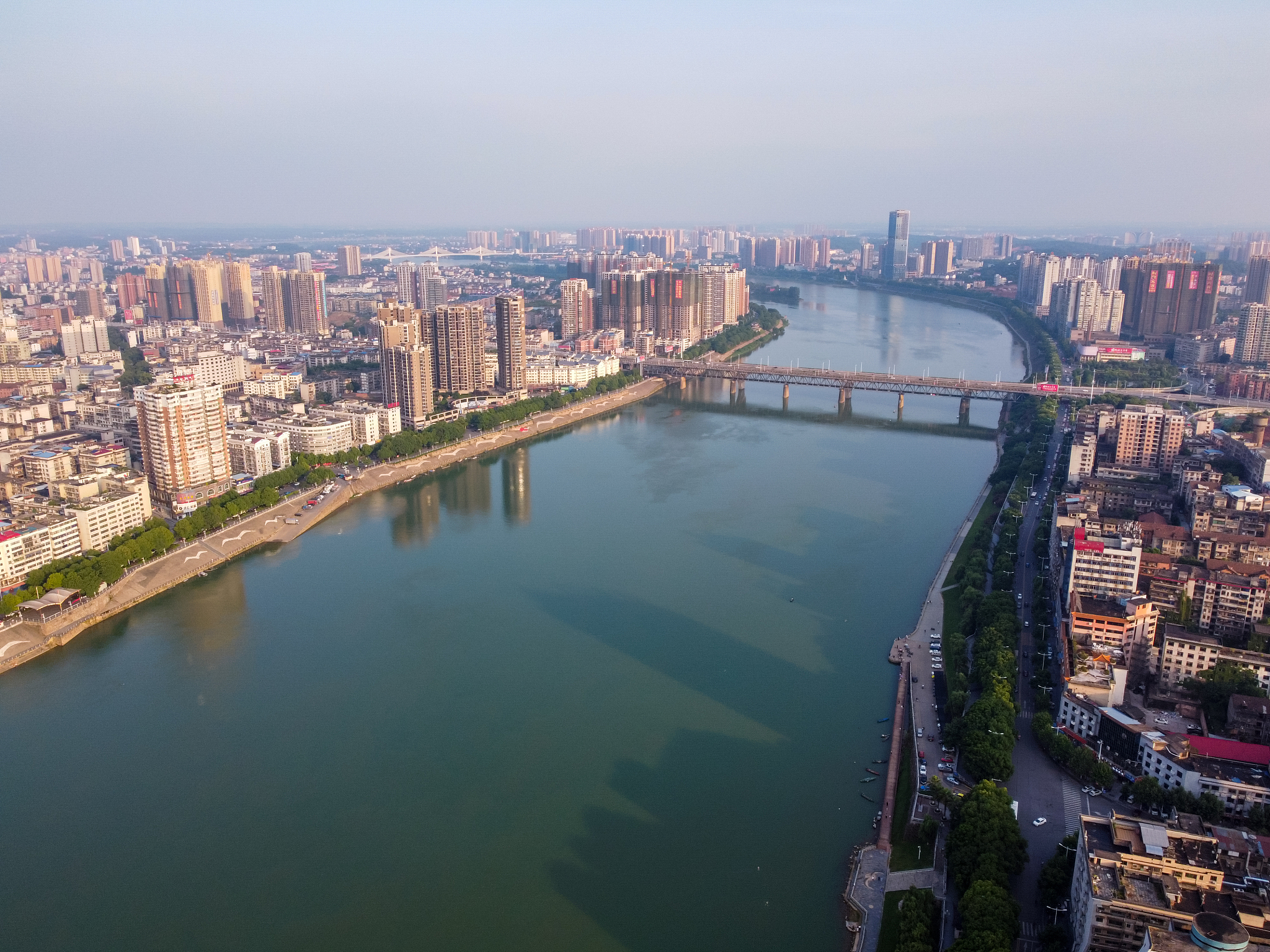航拍视角,湖南衡阳城市风光,湘江风光