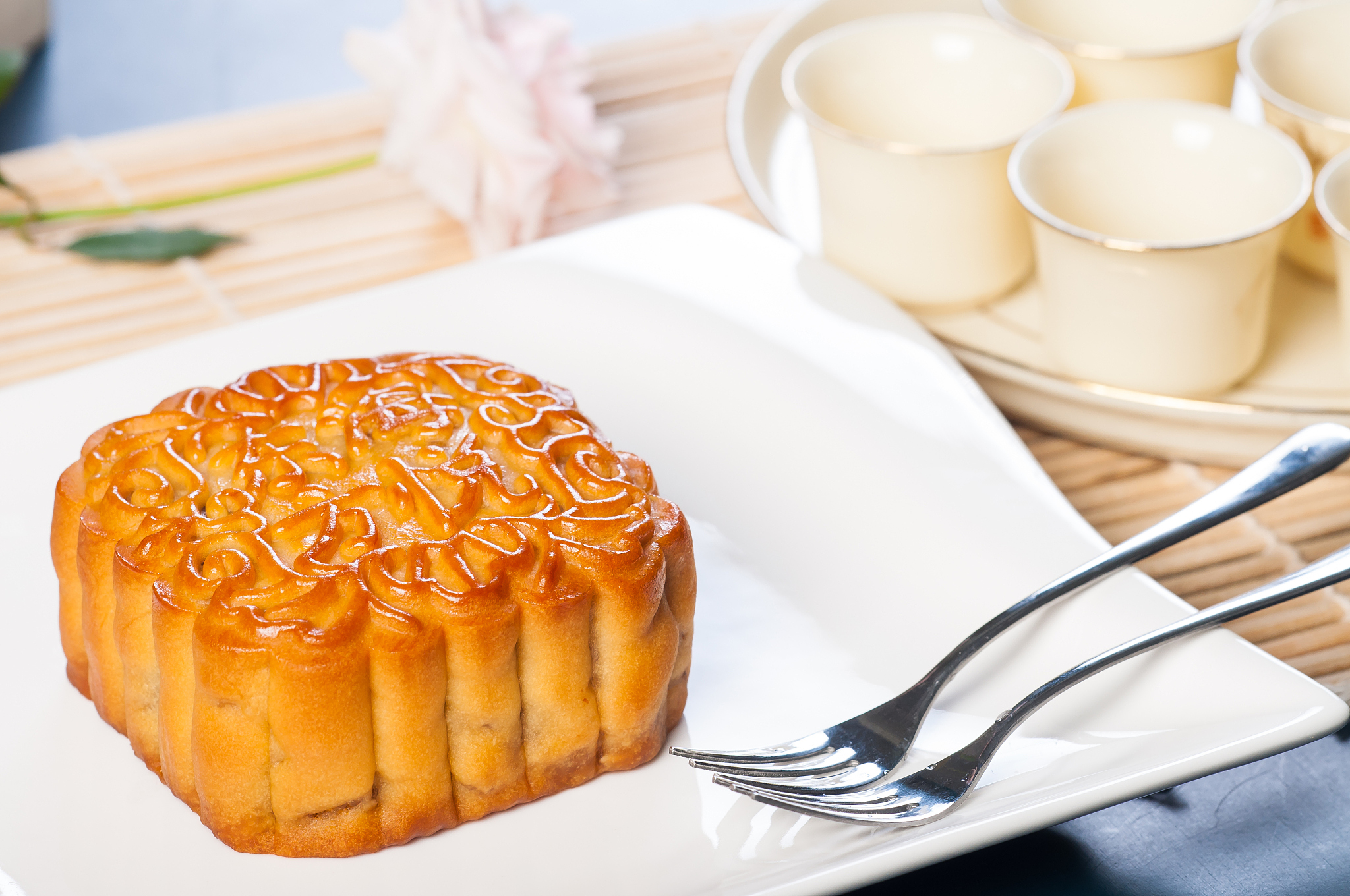 Happy Mid-Autumn Festival! Enjoy Mooncakes in the USA!