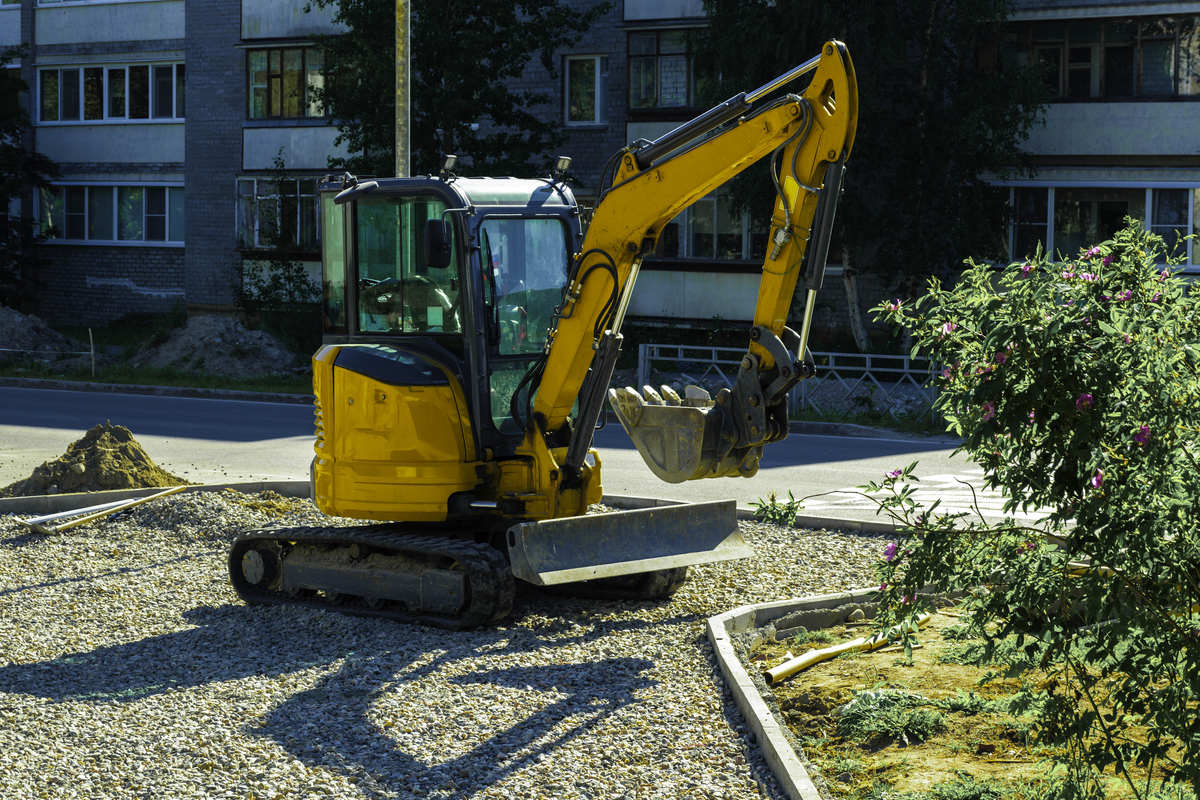 兰州学挖掘机前景如何？挖掘机司机薪资待遇怎么样？