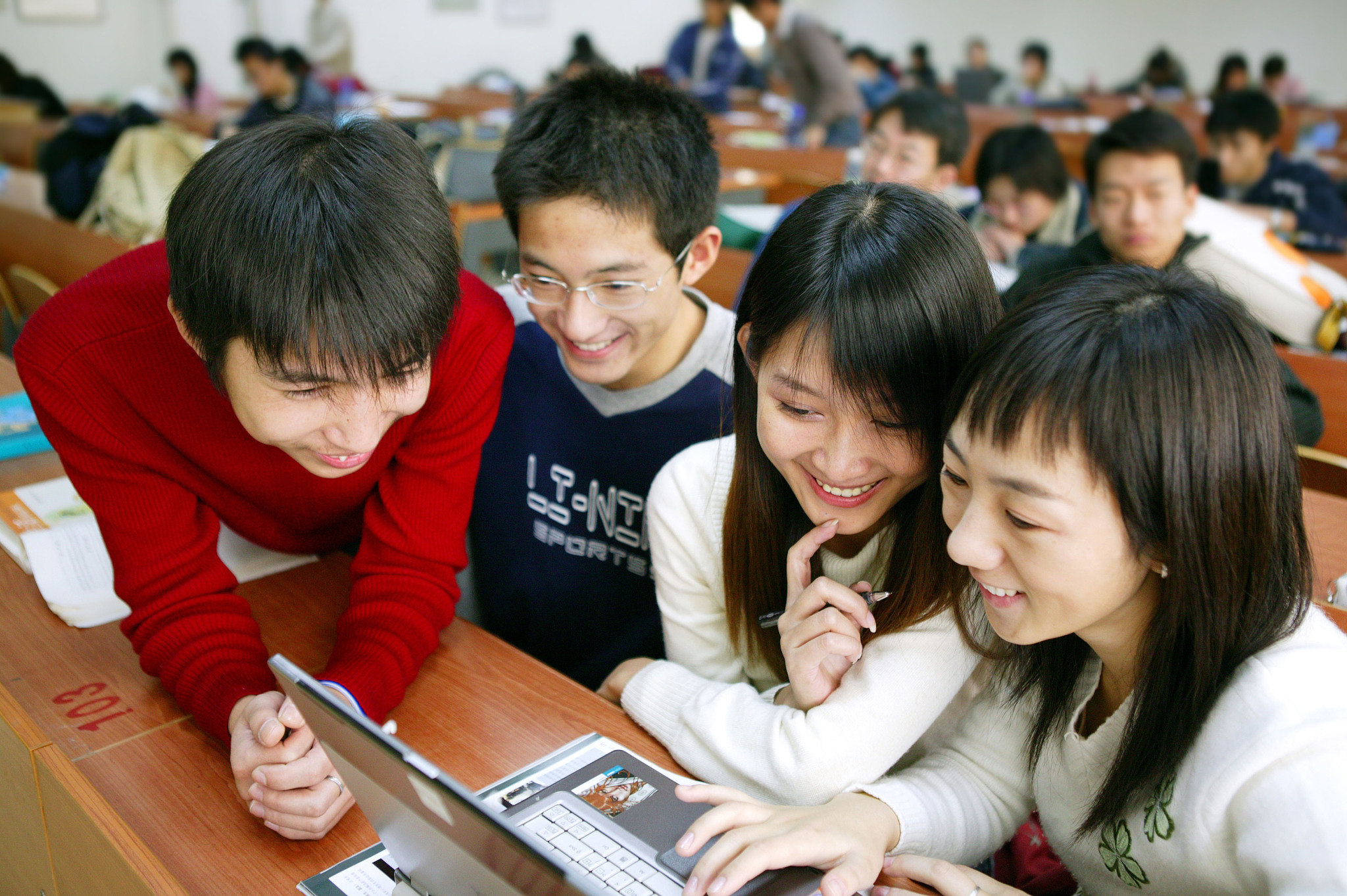 小孩初中毕业学个什么专业比较好