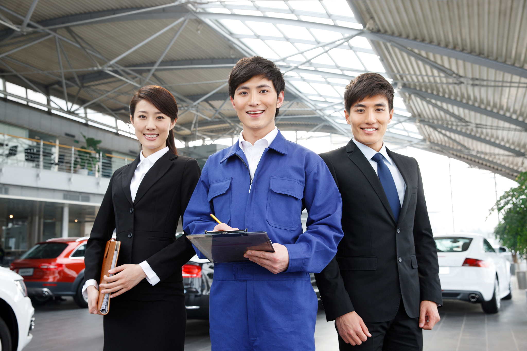 成都希望职业学校汽车销售顾问专业：成就你的汽车销售梦想