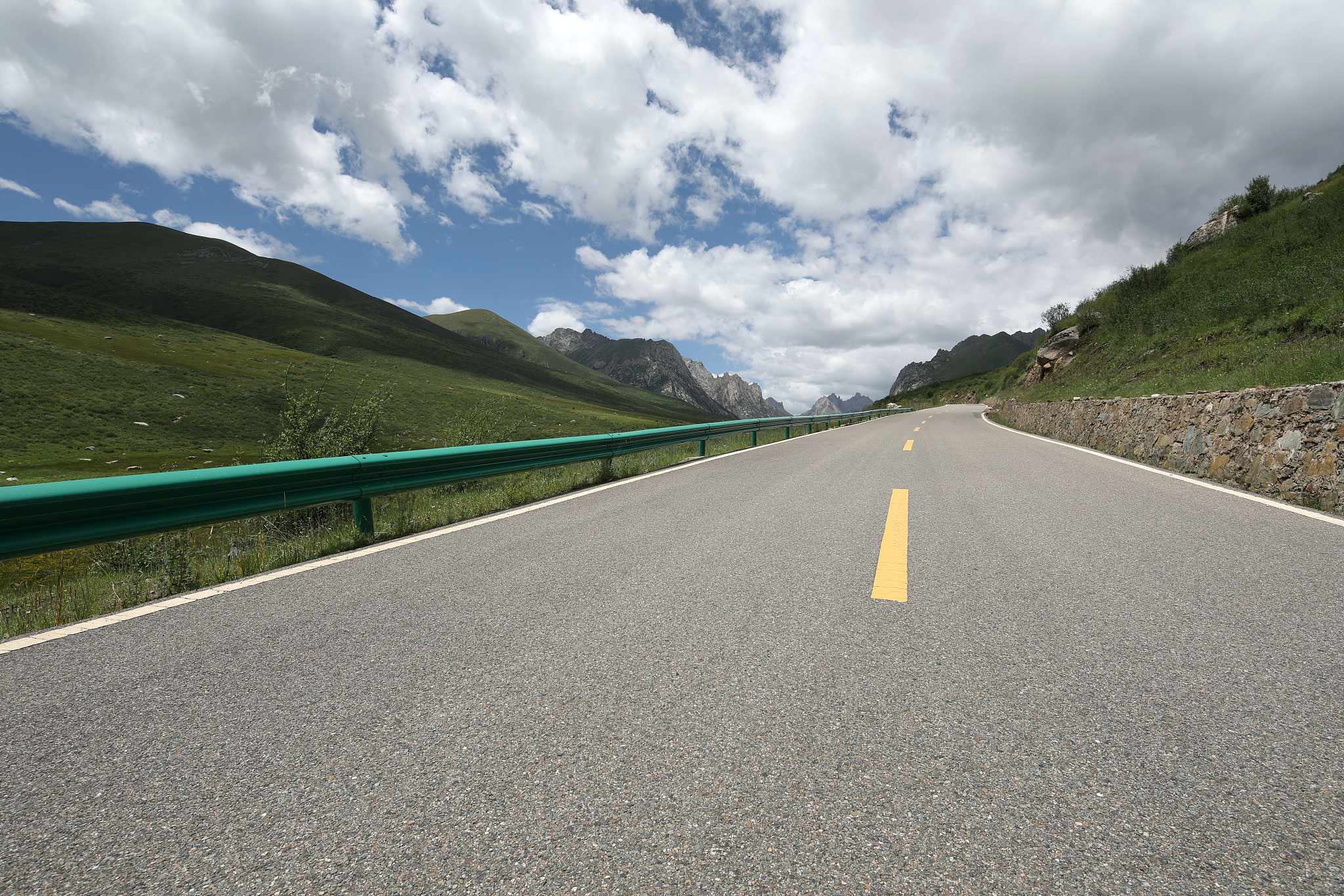 山地道路驾驶技巧：安全驾驶指南