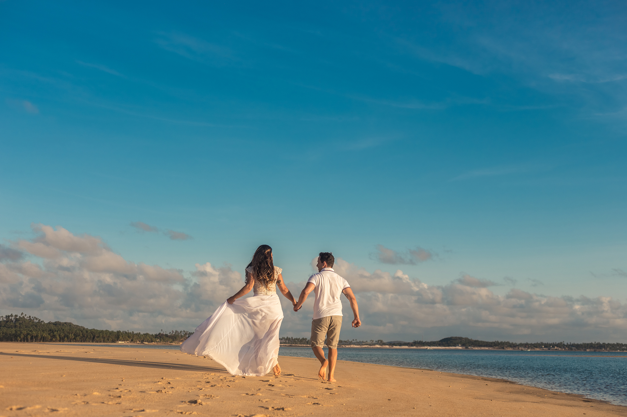 帮我设计一个旅拍的创意故事