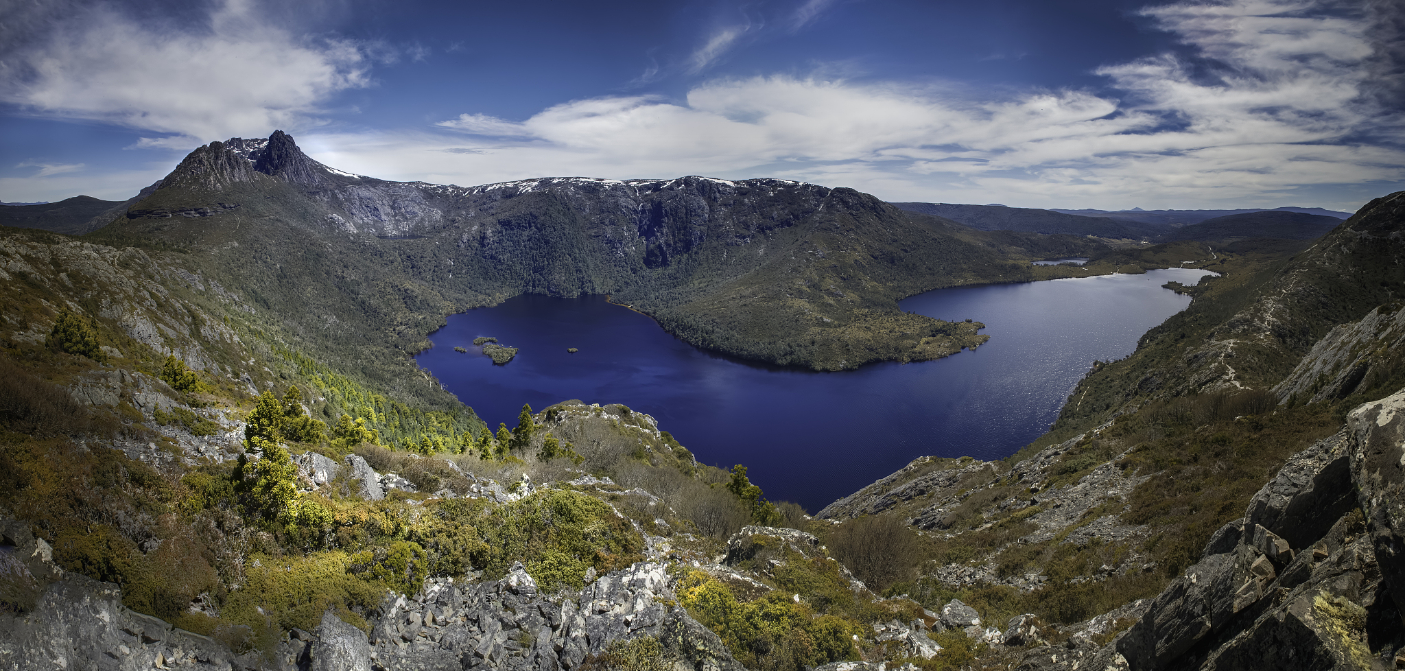 panoramic view of the dove lake and cradle mountain as seen from