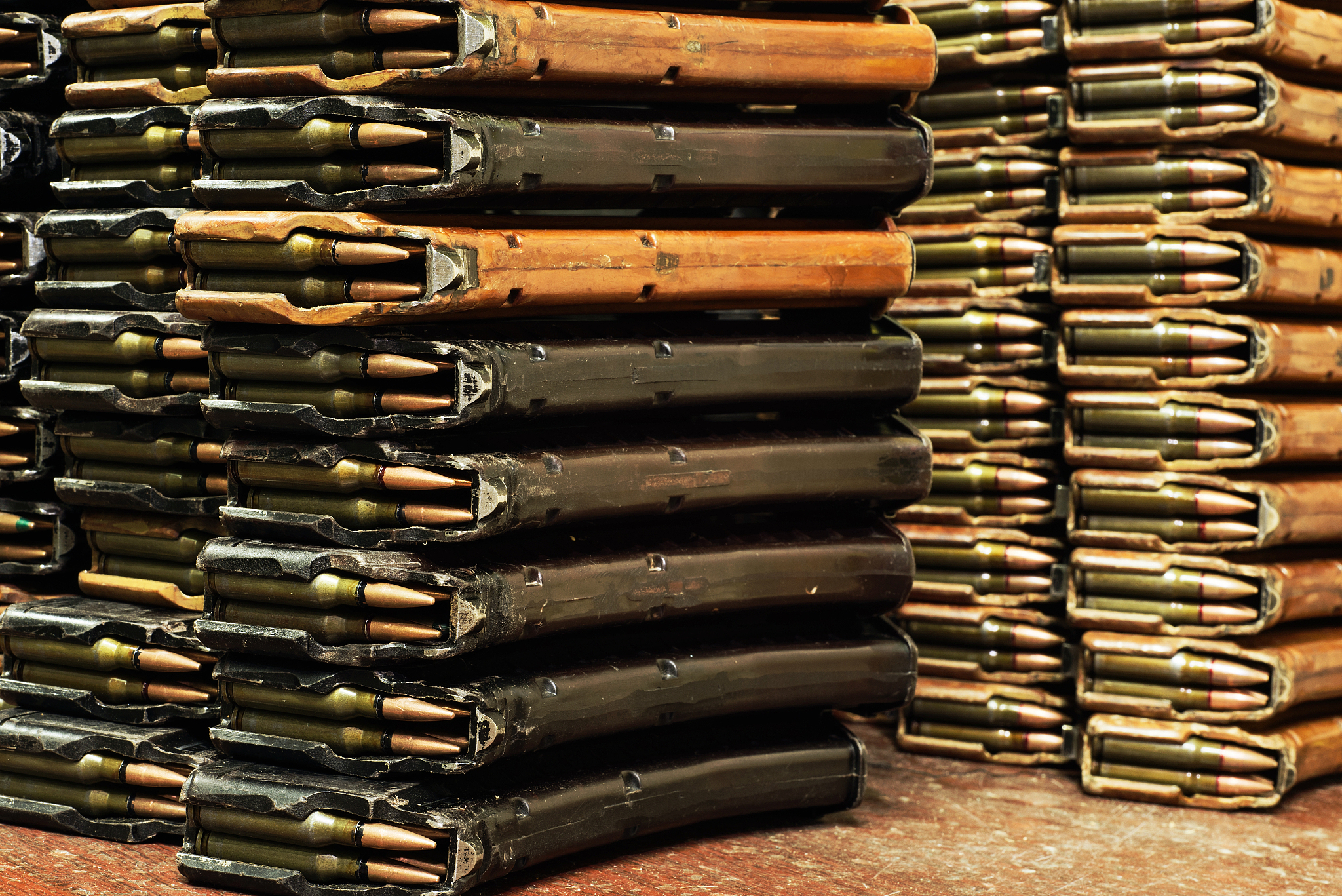 哪些国家普遍使用钢芯弹？