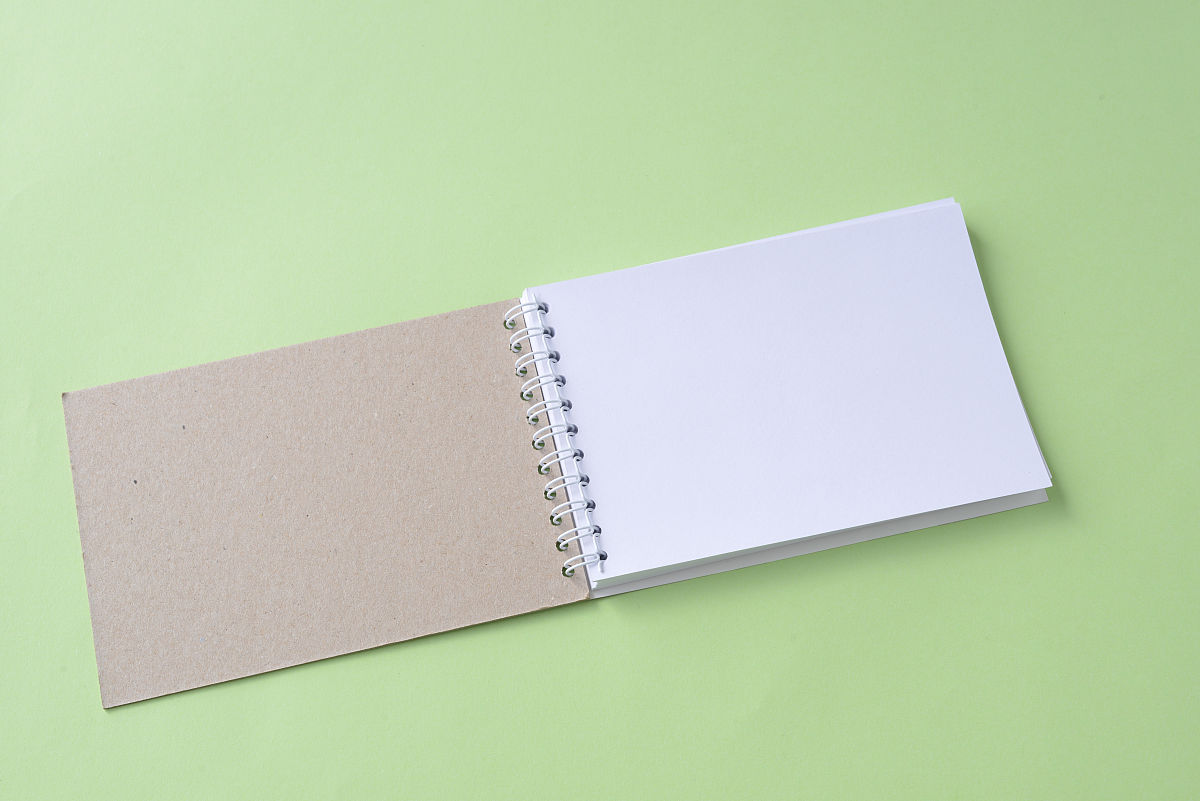 b5纸多大尺寸B5纸的尺寸为176毫米 x 250毫米。笔记本定制都要打样费吗一般来说笔记本定制需要打样费。打样费用的多少取决于定制厂商的要求和复杂程度。有些厂商可能会提供免费打样服务但是这通常需要达到一定的定制数量。建议在选择定制厂商时询问他们的打样费用政策。笔记本打样主要是做什么