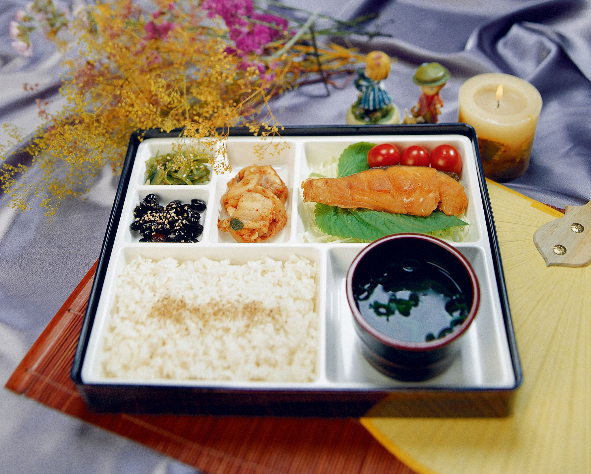 # 醋溜便当## 题目背景伊吹萃香是幻想乡的跟踪狂。## 题目描述萃香每天会派自己的分身巡视整个幻想乡。幻想乡可以被视为一张 $n$ 个点 $m$ 条边的无向图边有长度。萃香希望巡视到幻想乡的每个节点于是她在每个节点 $i$ 都安排了一个分身分身会沿着一条路径从 $i$ 出发再回到 $i$。可以多次经过同一条边也可以多次经过同一个点包括 $bm i$。如果分身巡视的路径太短会被居民怀疑有跟踪的风险