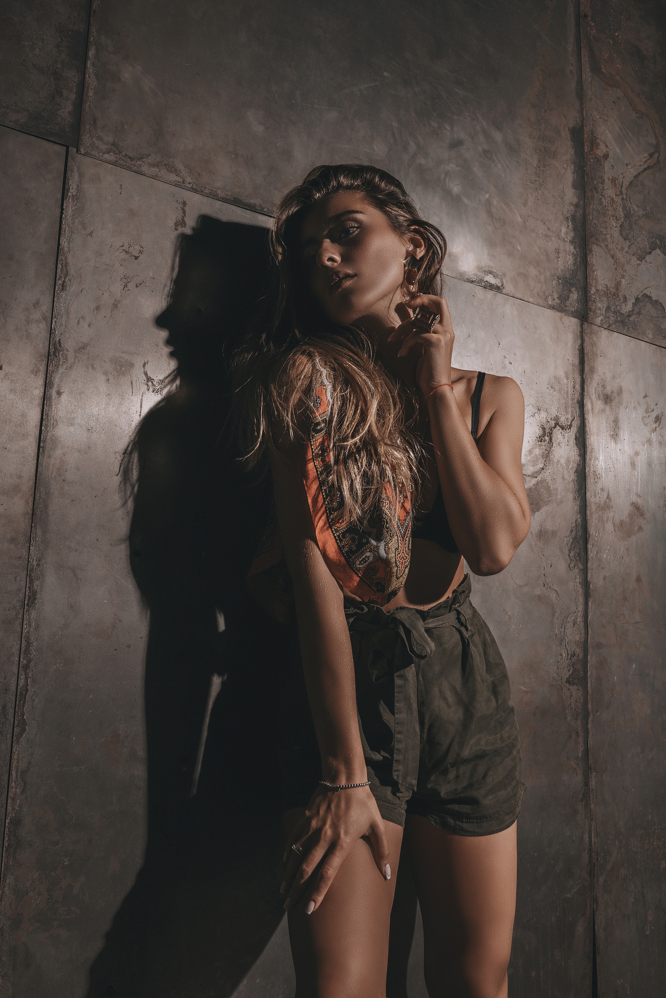 为一家内衣品牌的夏日新品编写穿搭推荐文案带标题不少于三百字查重率不能太高风格是：中国风现代时尚