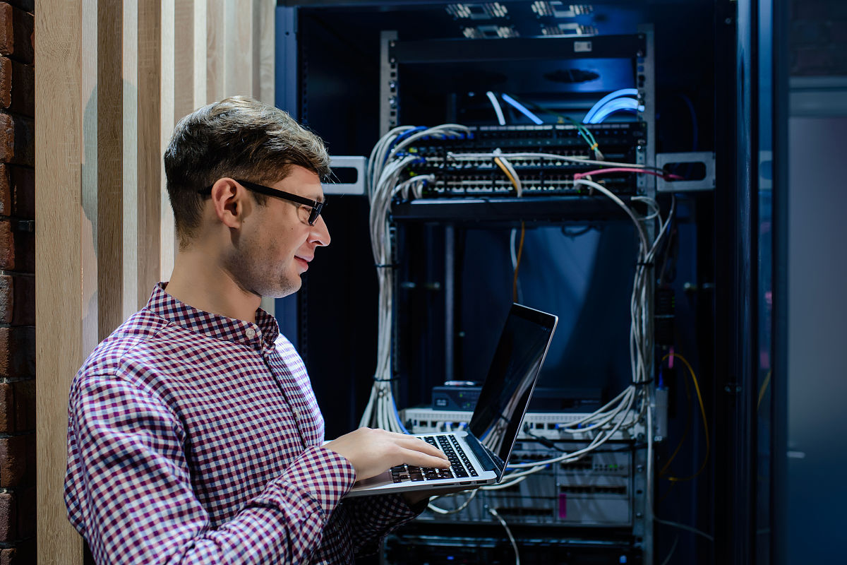 能不能写一个低成本室内电影剧本时长一小时