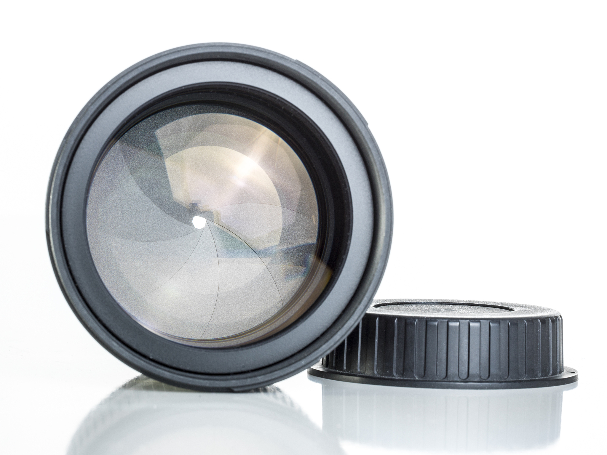 proffesional photography lens clearly showing the aperture blade