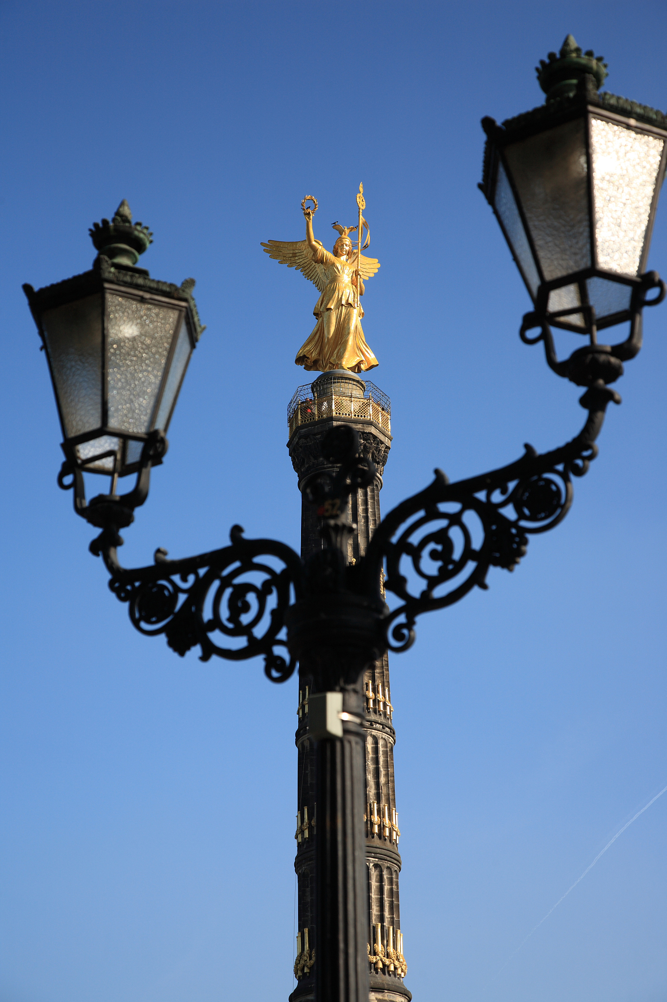 用几句话精确介绍智能路灯系统中按键电路设计