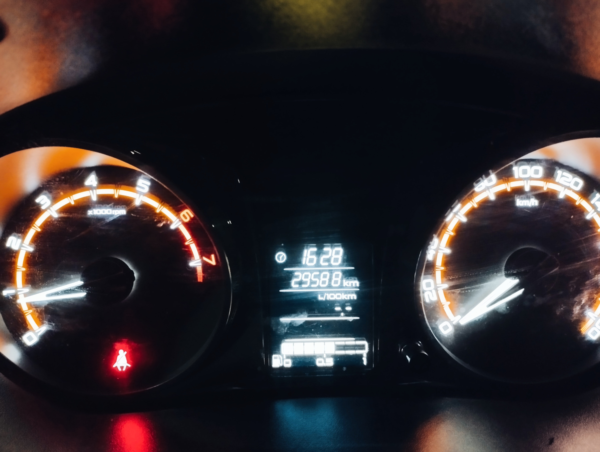 本田7代雅阁VSA灯三角灯和发动机故障灯同时亮跟皮带有没有关系