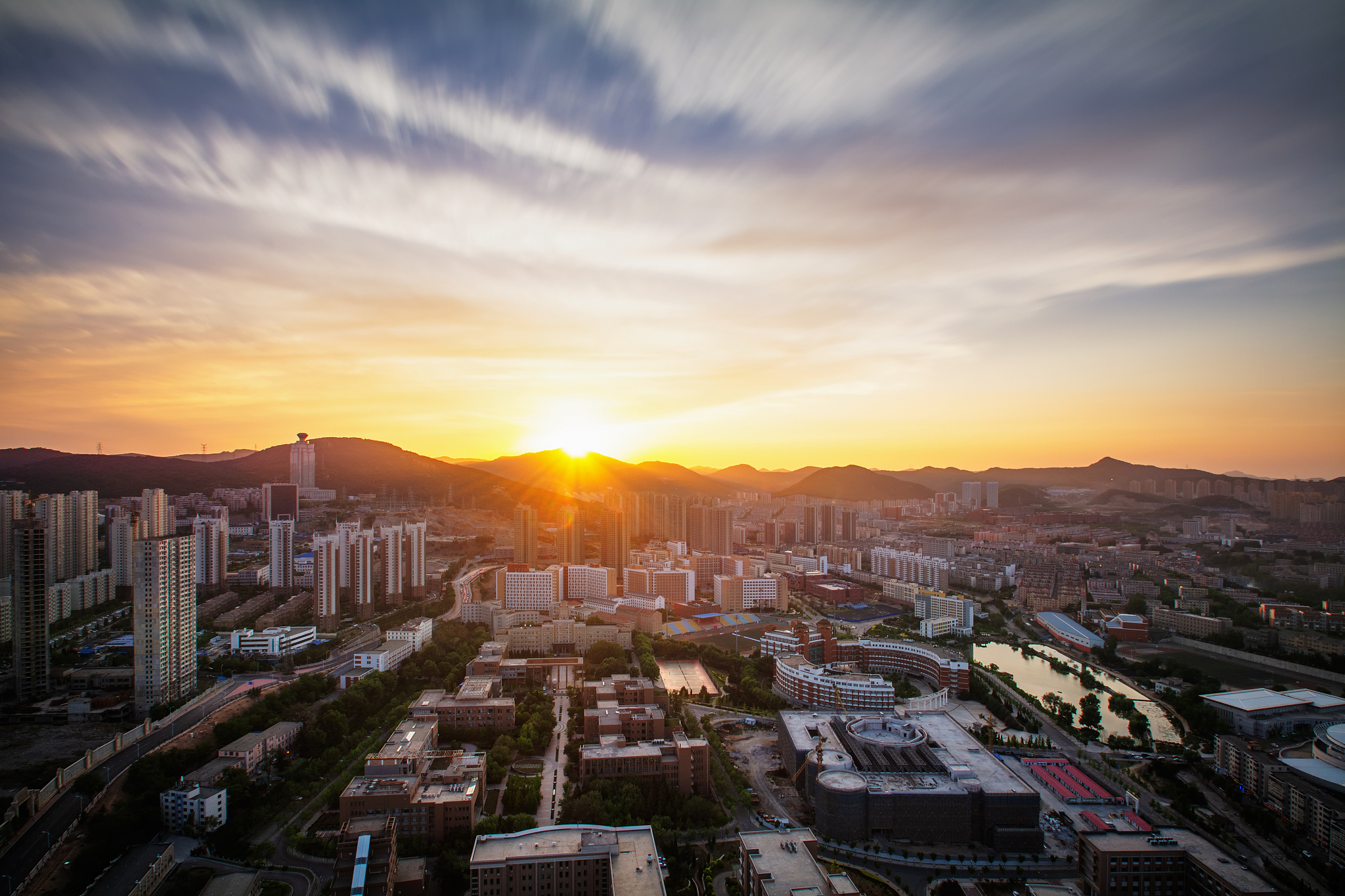 大连商业学校2021年毕业前景怎么样？