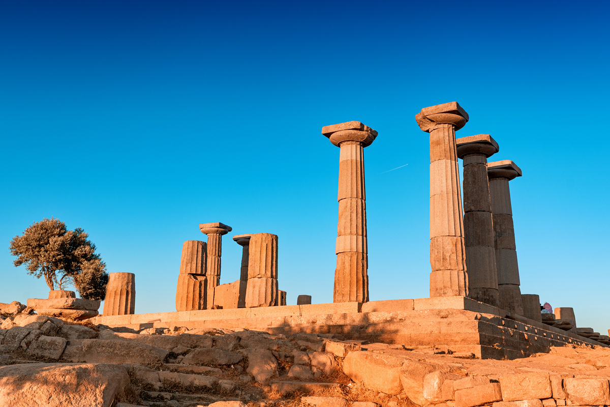 古希腊文明：地中海中心，多元文化交汇