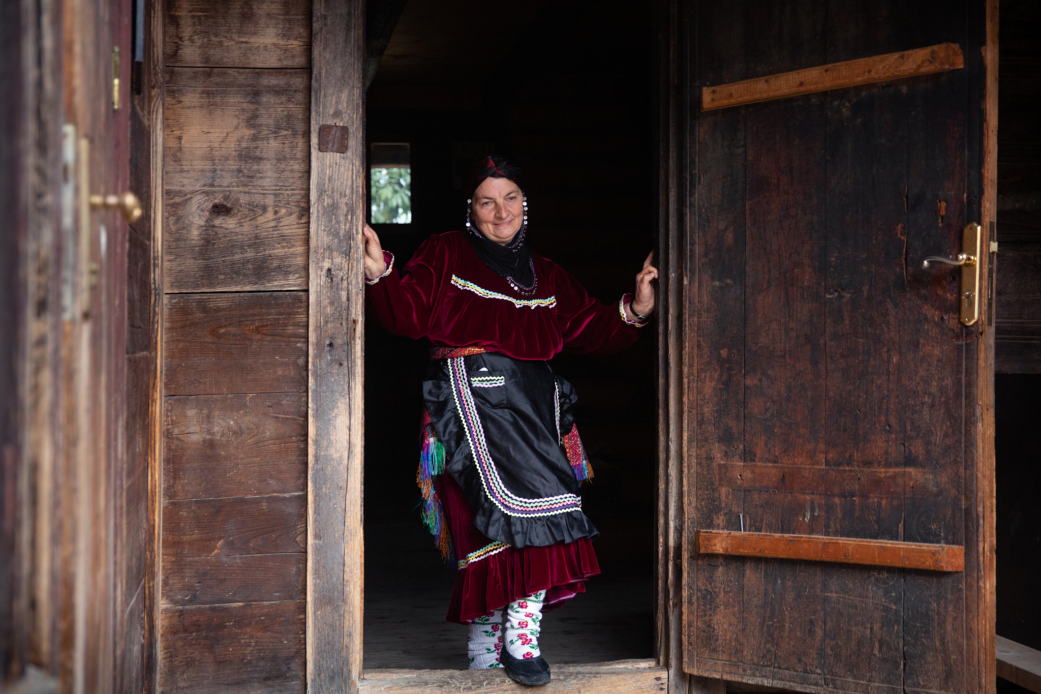 hemsin woman wearing traditional dress