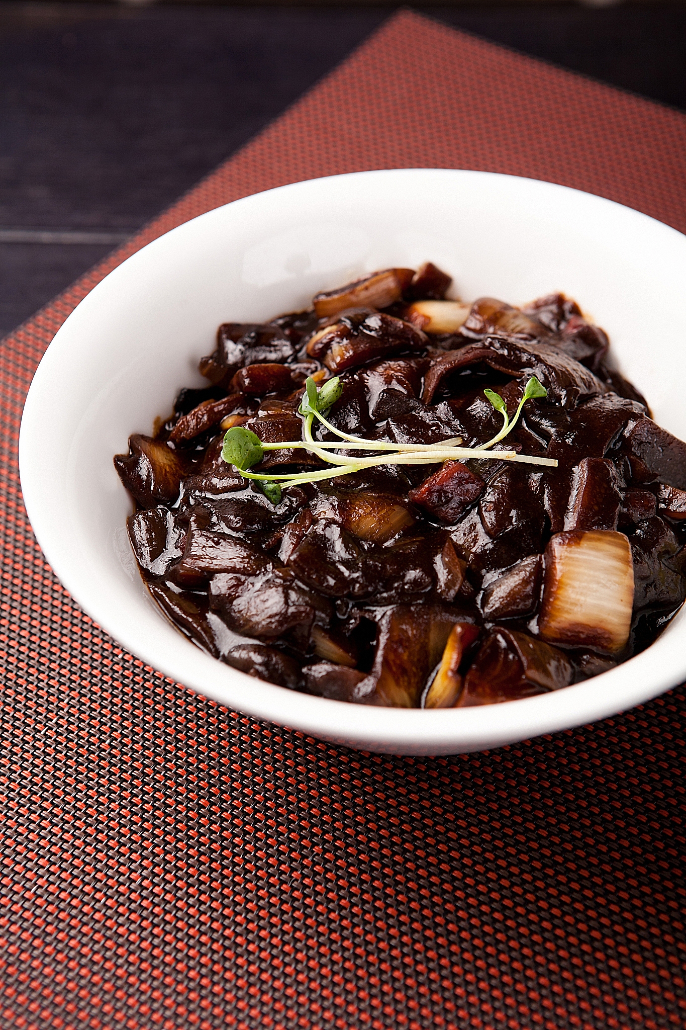 木耳炒肉的家常做法：详细图文教程，简单易学！