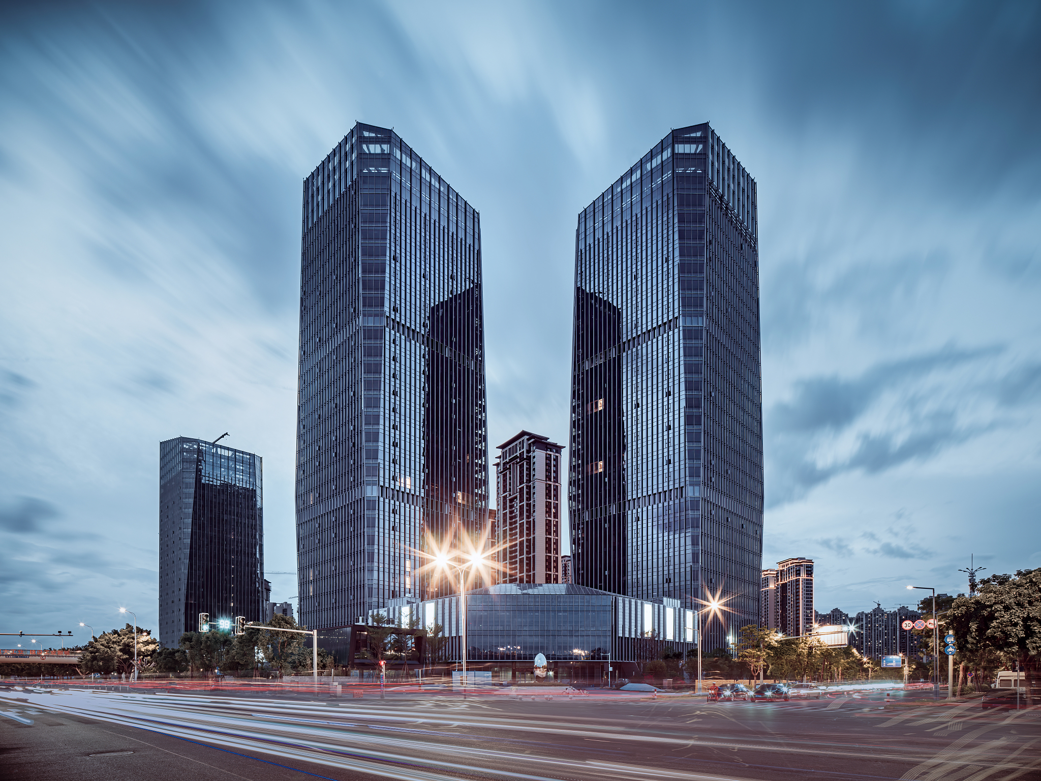 温州玉苍峯汇建筑：集购物、餐饮、娱乐、办公于一体的综合性商业中心