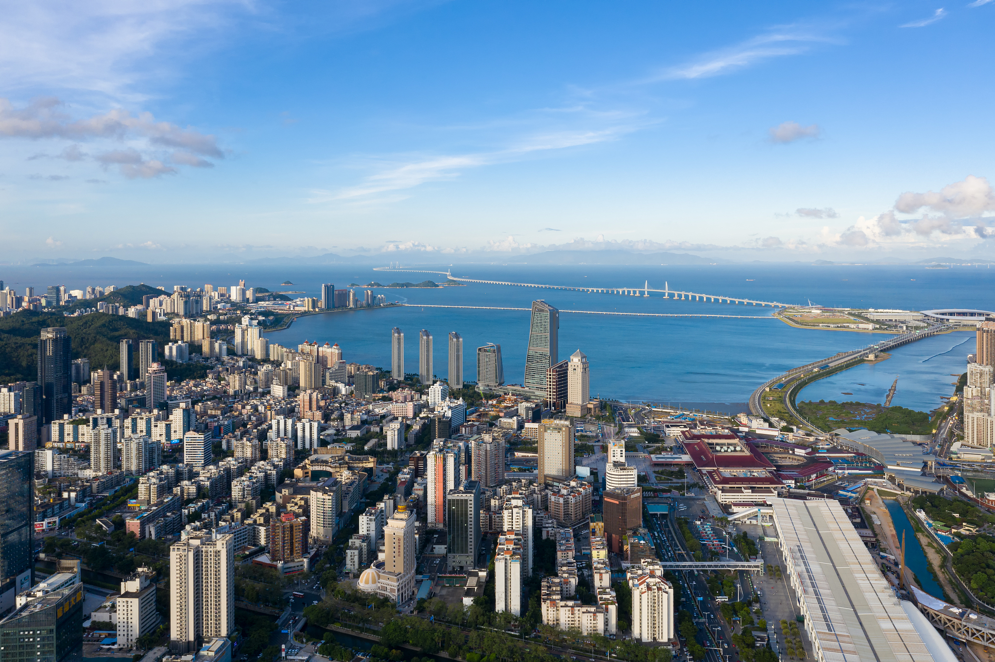 珠三角城市：政治、经济、文化三维度的相似性与协同发展